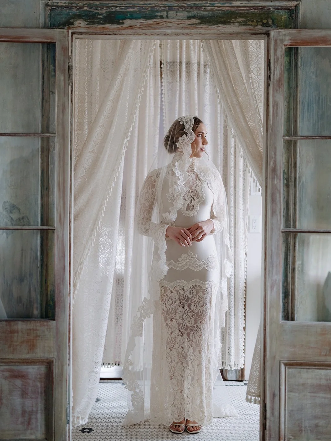 There is nothing quite like the last few minutes before she steps into the moment she&rsquo;s been dreaming of her whole life.

Planner:&nbsp;@amandapriceevents
Photographer:&nbsp;@countinthreesphoto
Second shooter:&nbsp;@thevillarphotoco
Venue:&nbsp