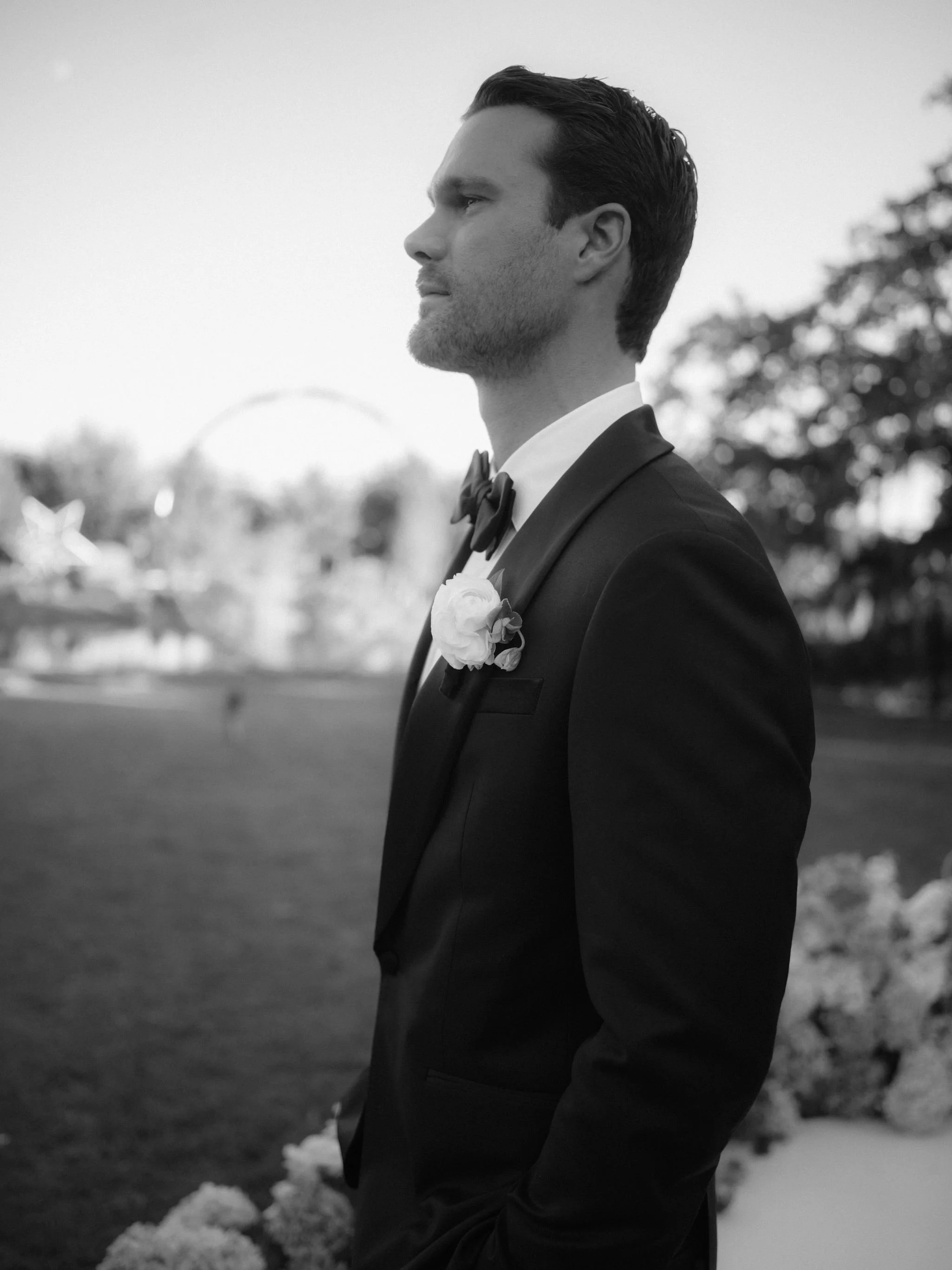 groom-portrait-noma-sculpture-garden-wedding-outdoor-tent-amanda-price-events-wedding-planner