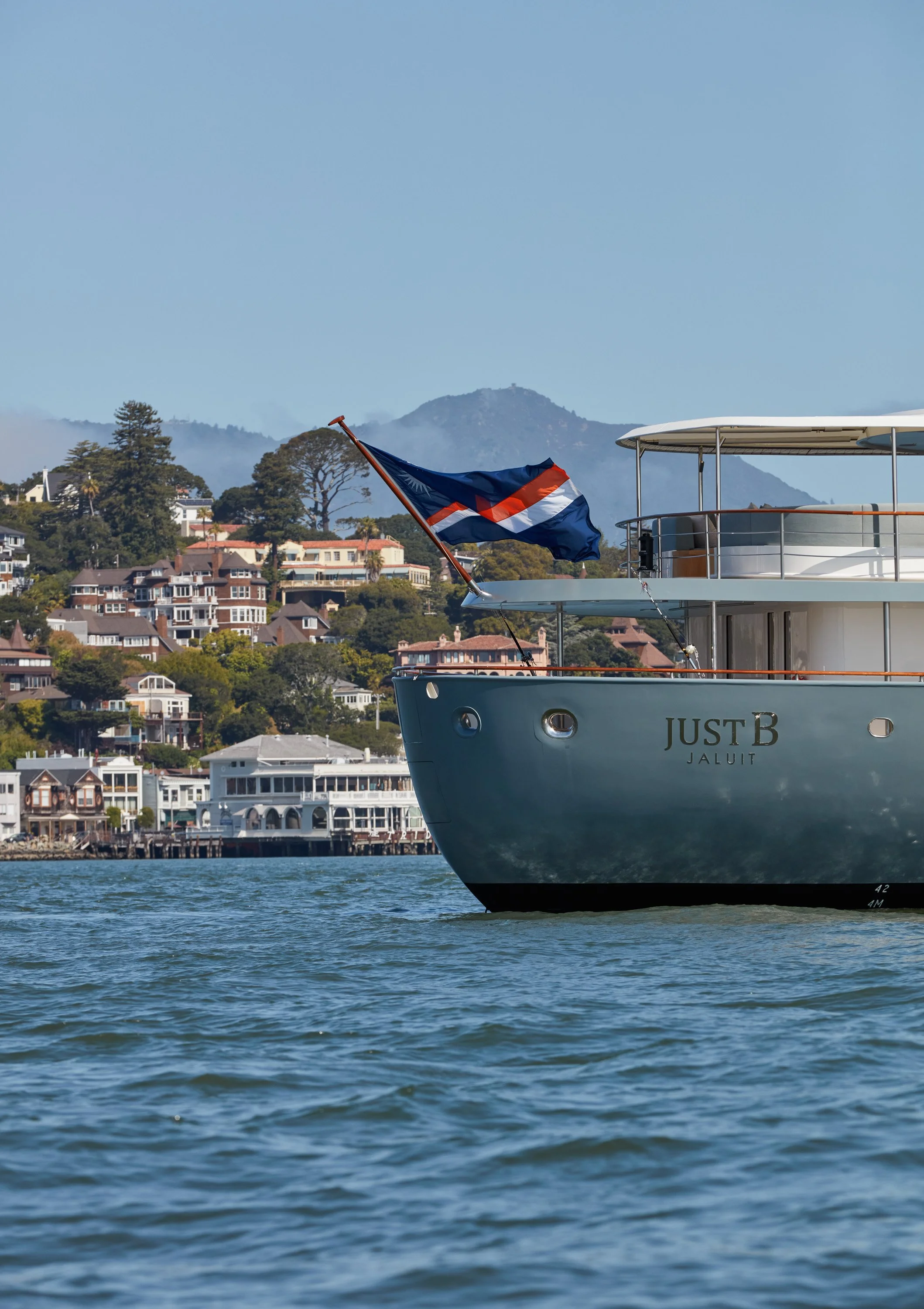 Expedition Yacht