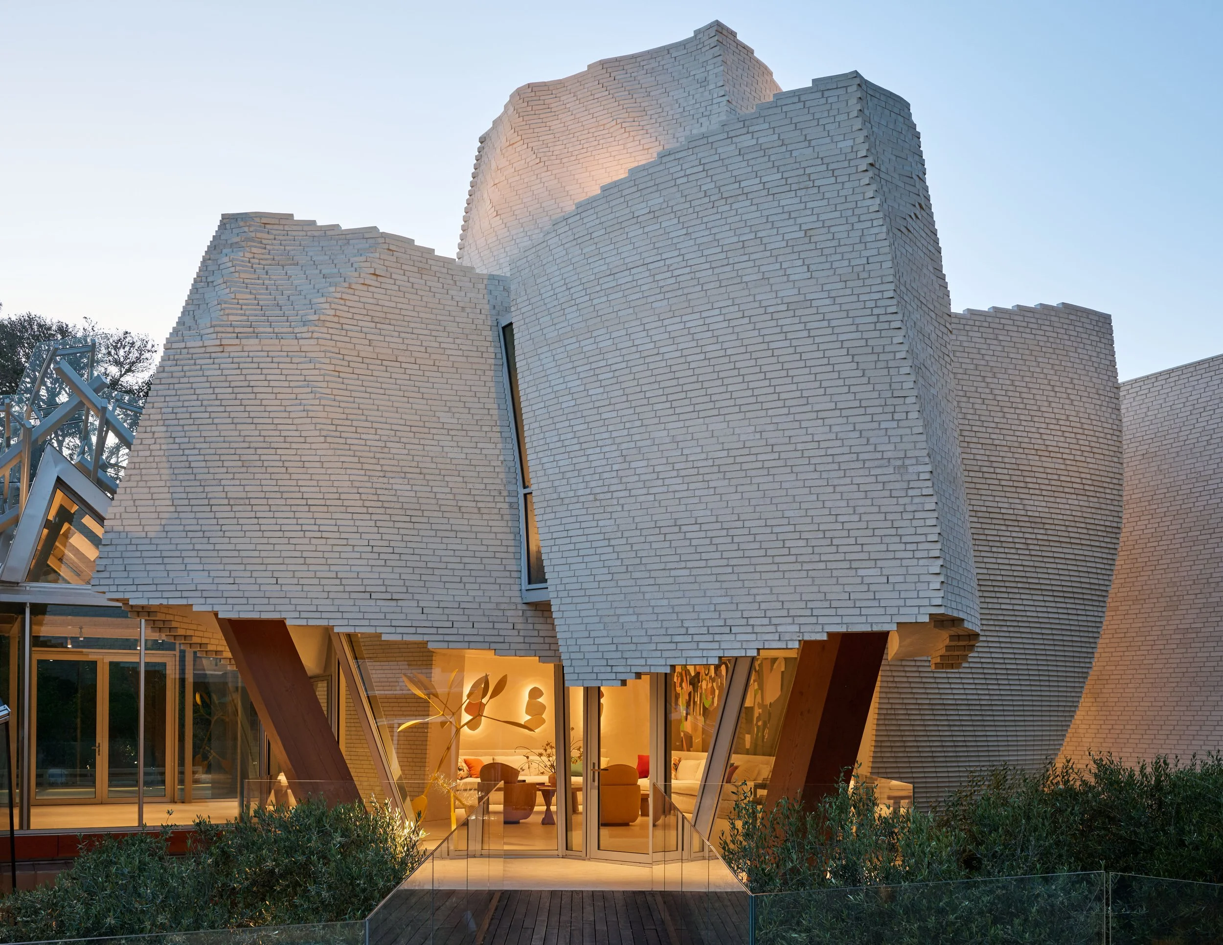AD0126_GEHRY_5 copy.jpg