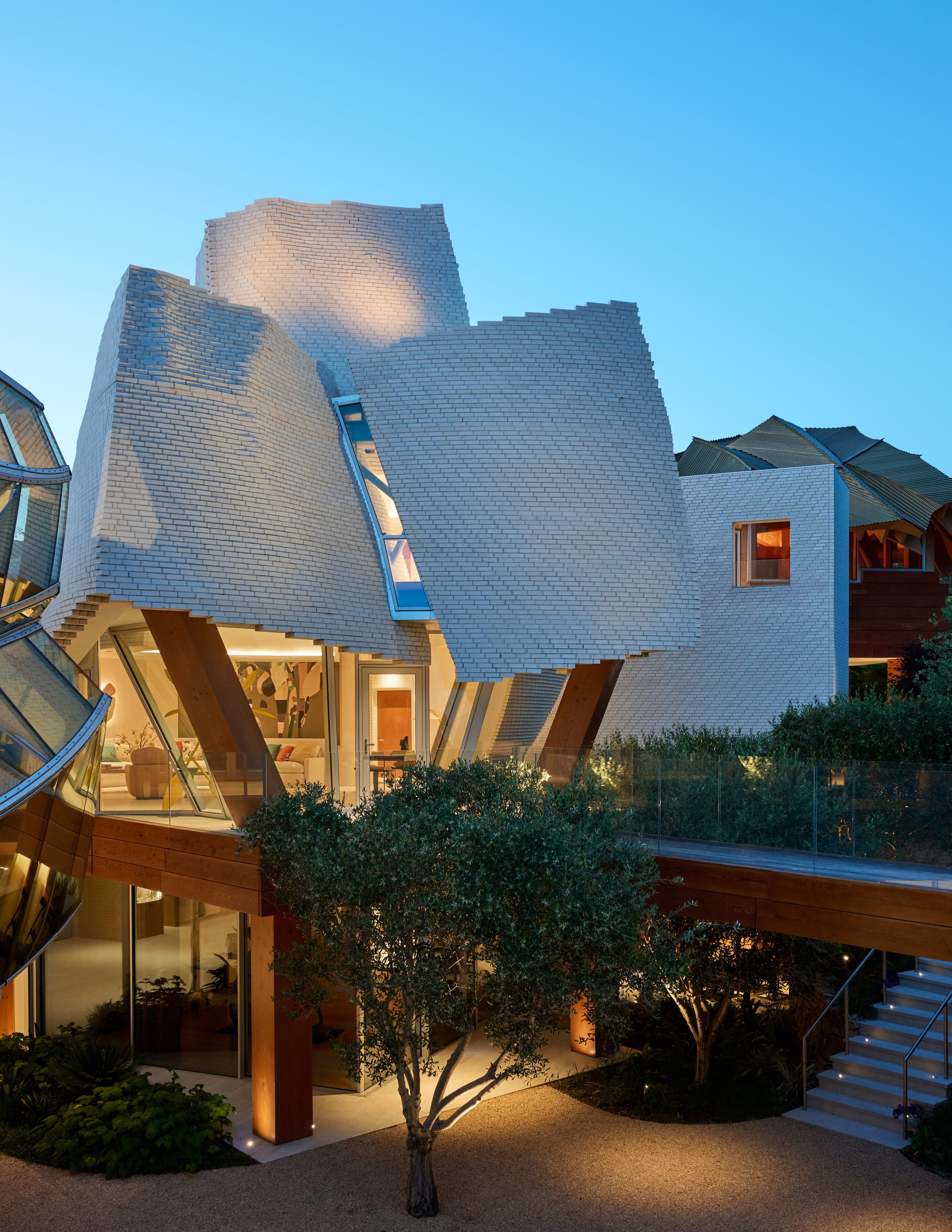 AD0126_GEHRY_16 copy.jpg