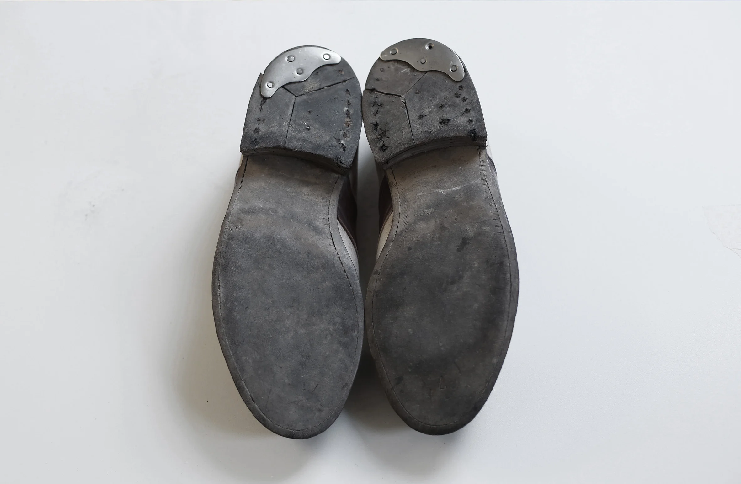 ASZTALOS ZSOLT _ FELUJITOTT CIPO_preview_ 2.jpg