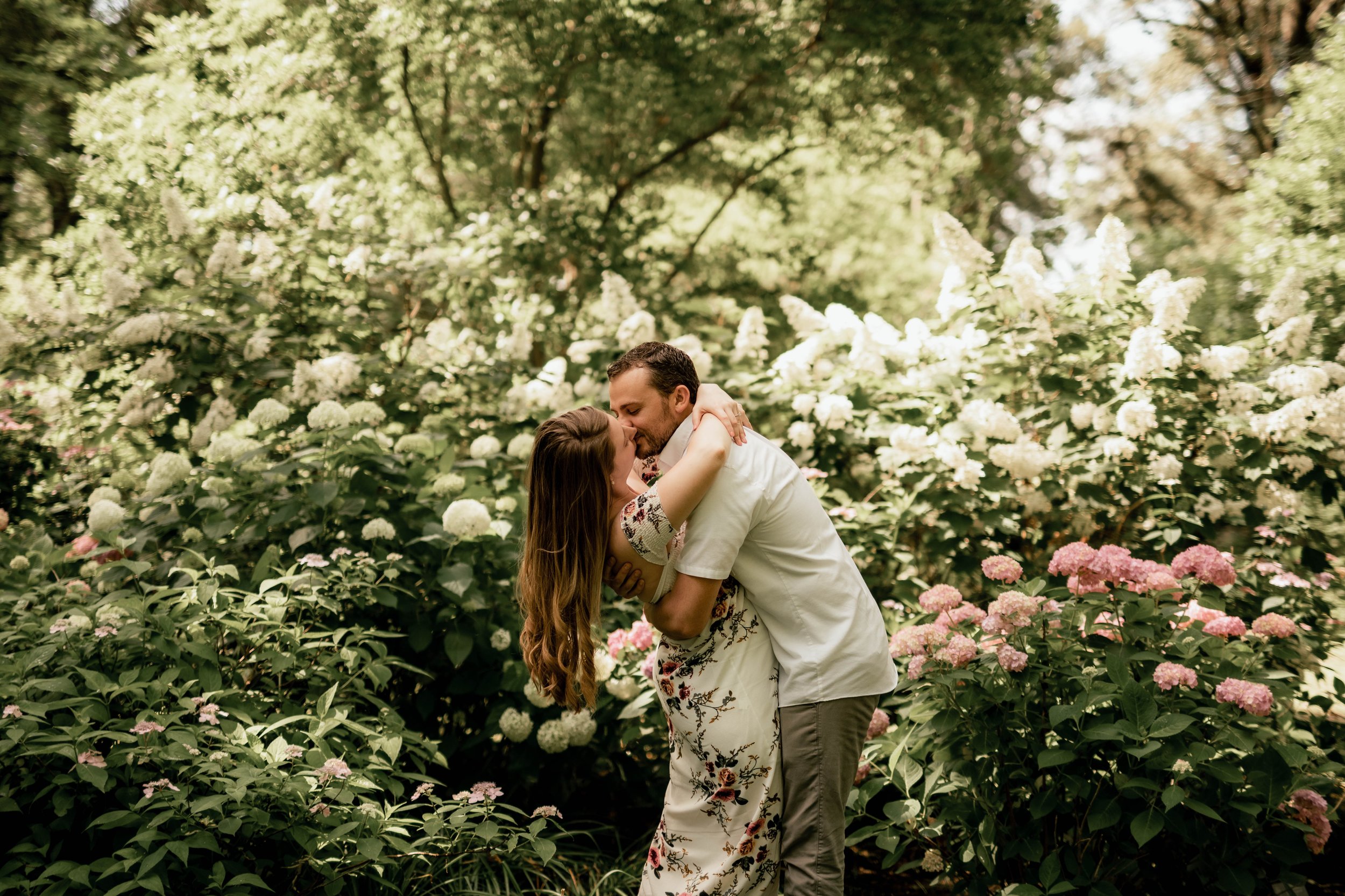 MemphisBotanicGardenTennesseeLaurenMattEngagementSessionEmilySwanPhotography-103.jpg