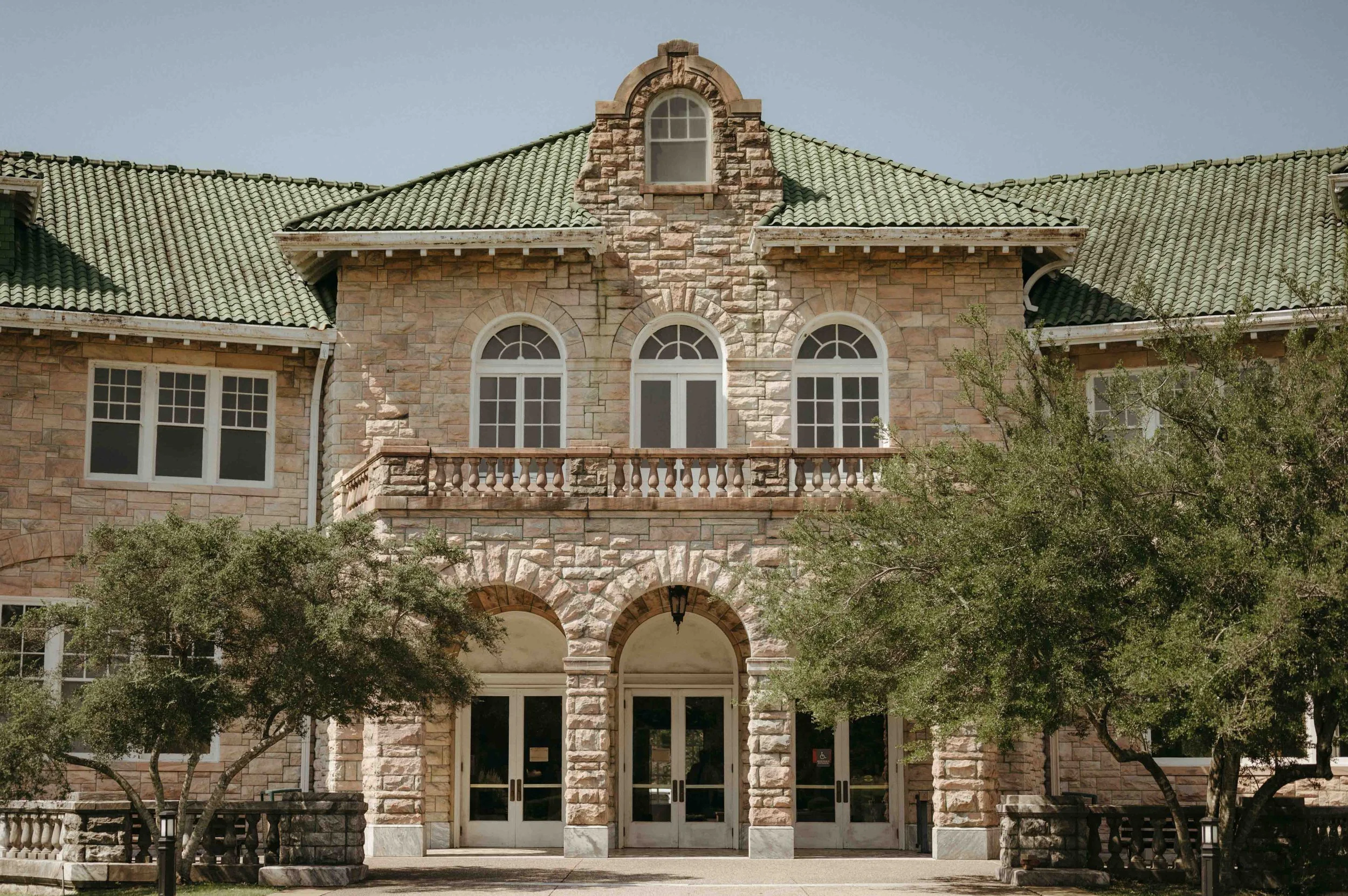 Memphis Pink Palace Museum of Science and History wedding, moody Memphis wedding photographer, cinematic Memphis wedding photographer, Memphis documentary wedding photographer, Memphis museum wedding, editorial Memphis wedding photographer