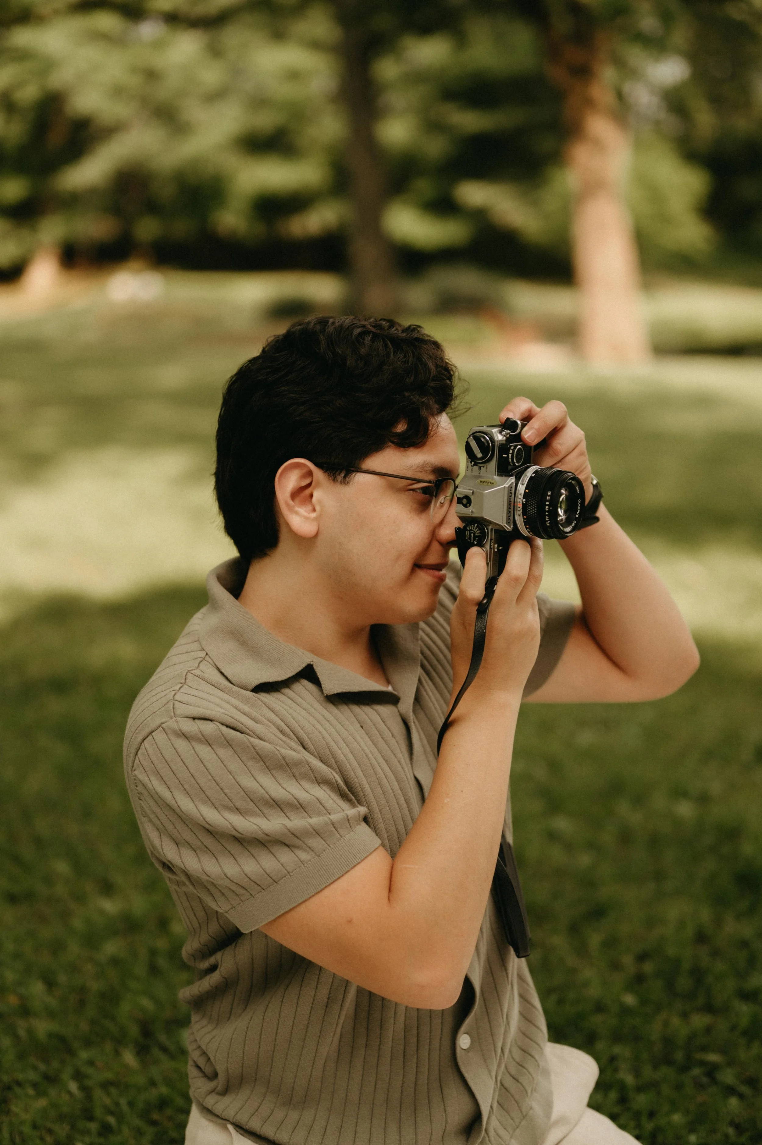 Picnic engagement session in Memphis Tennesse, moody Memphis wedding photographer, cinematic Memphis wedding photographer, Memphis documentary wedding photographer, Memphis engagement photos, Shelby Farms engagement photos