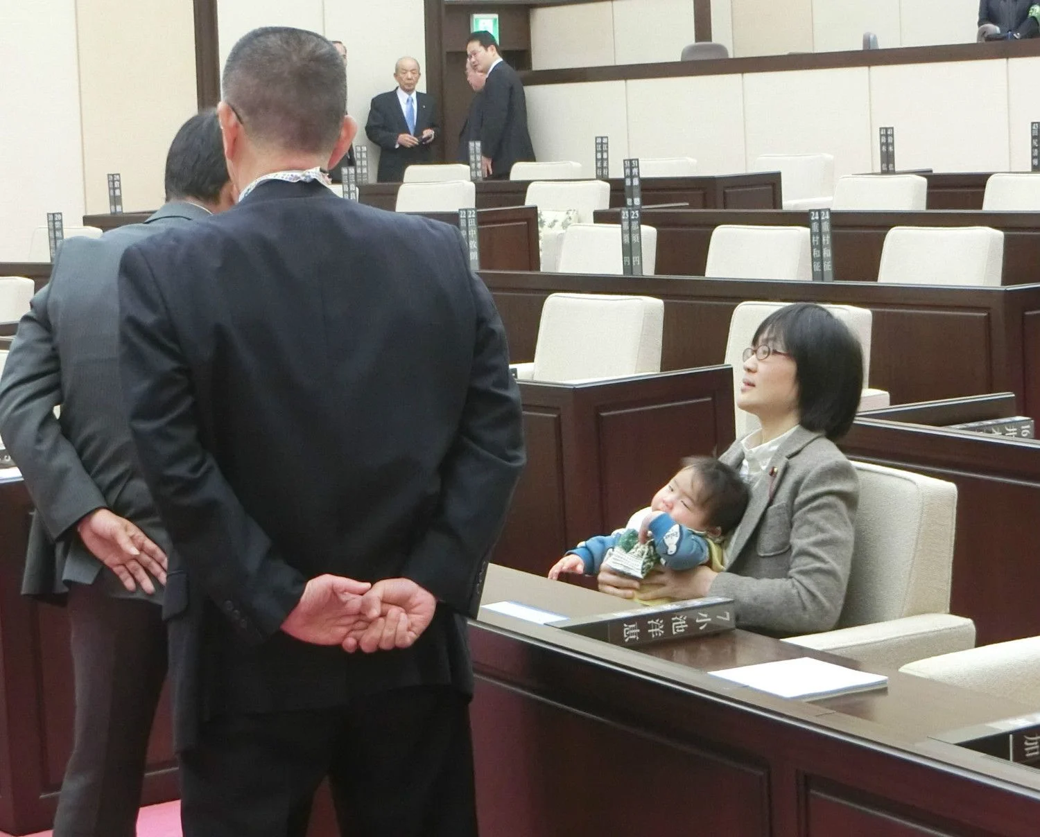 議場では「いますぐ退出してください」と告げられた ©時事通信社
