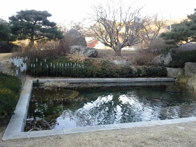 But it’s not all bright lights, big city. Nestled amongst the skyscrapers of Gangnam’s Samsung (yes, that Samsung) neighborhood—in fact right across the street from a massive shopping mall--is the Buddhist temple, Bogeunsa. This peaceful pool and green space is part of the temple grounds.