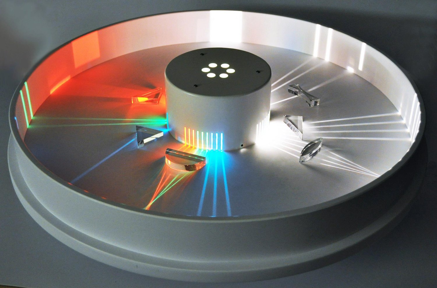 Ian Russell — Interactive exhibits about light