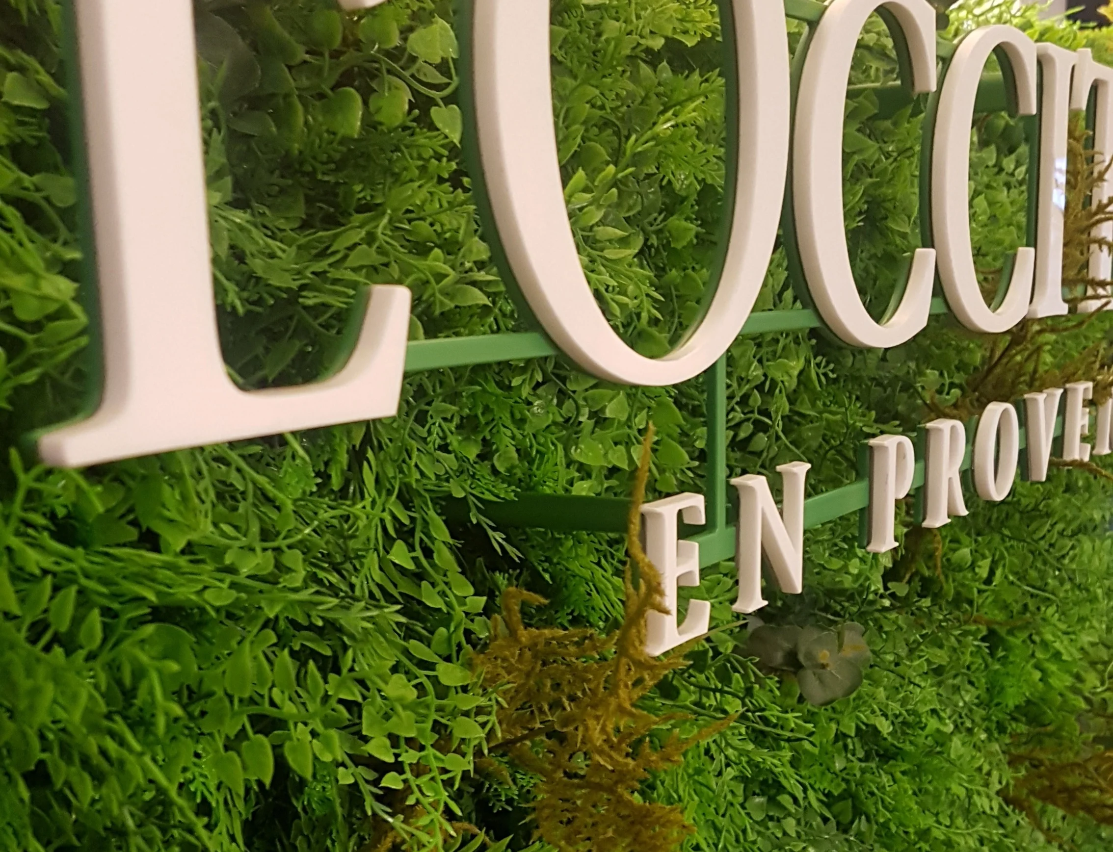 L'Occitane bespoke flower wall close up.jpg
