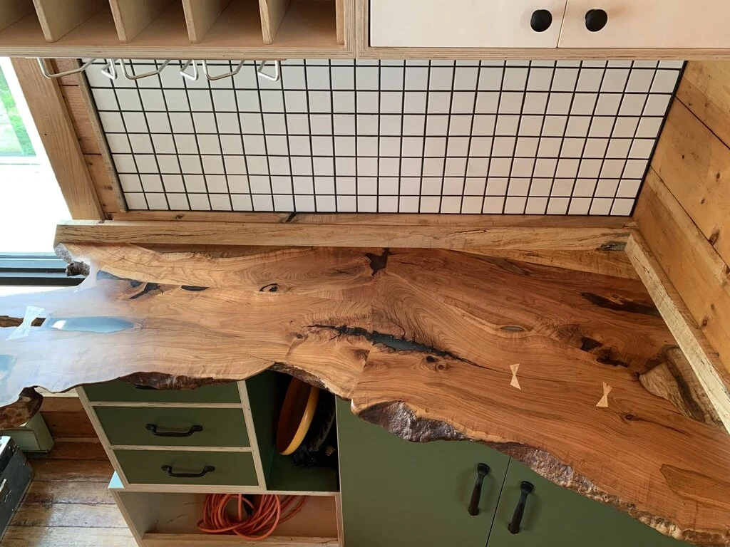 Aylesford cottage: plum countertop