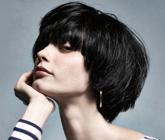 Tutoriel coiffure : un look beachy pour les cheveux courts