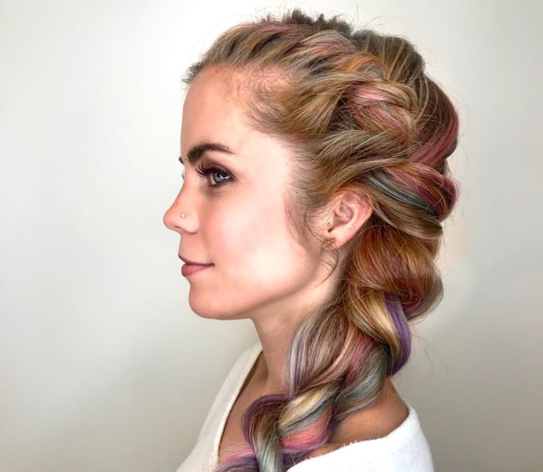 Tutoriel coiffure : la « twisted side braid »