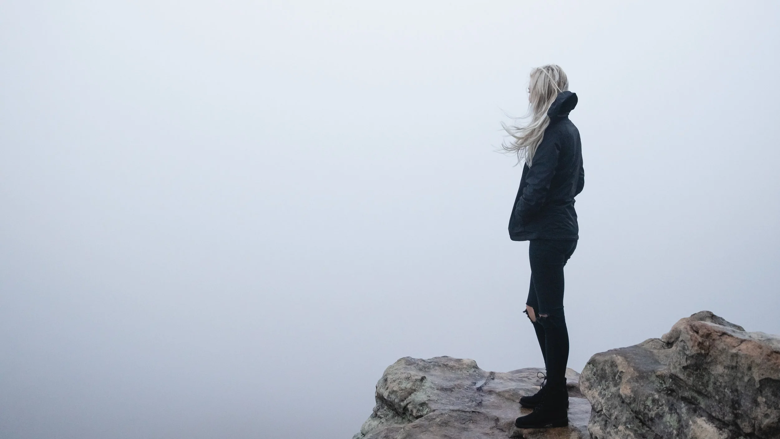 Cheveux gris : un compte IG célèbre les tignasses argentées