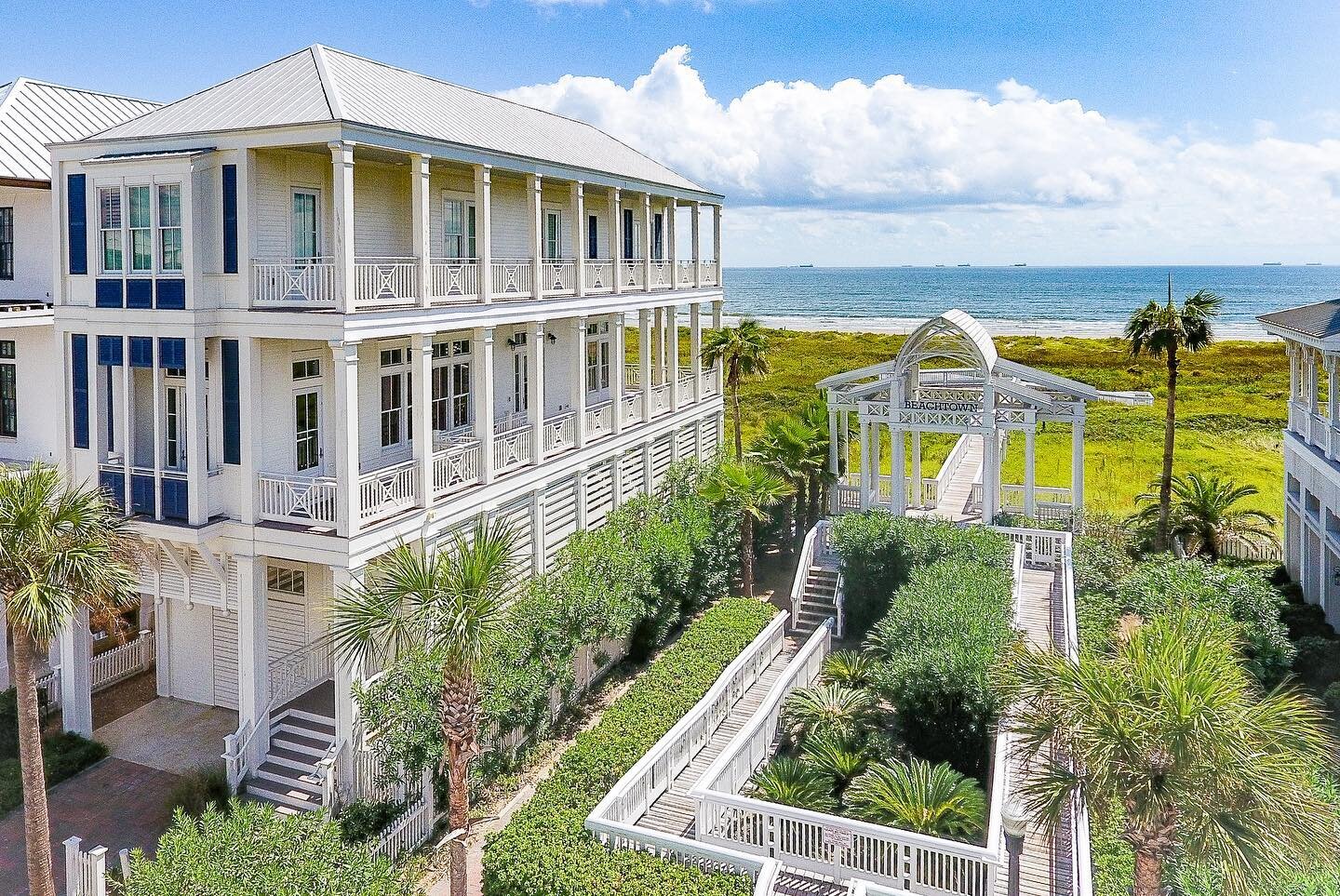 Beachfront home completed in 2016 now available for sale.
...
Built By: @americanvillasllc
...
#Beachtown #BeachtownGalveston #beachhouse #beachfront #customhome #galvestonbuilder #galvestonhomes #beach #coastalhome #beachhome #shiplap #galveston #ga