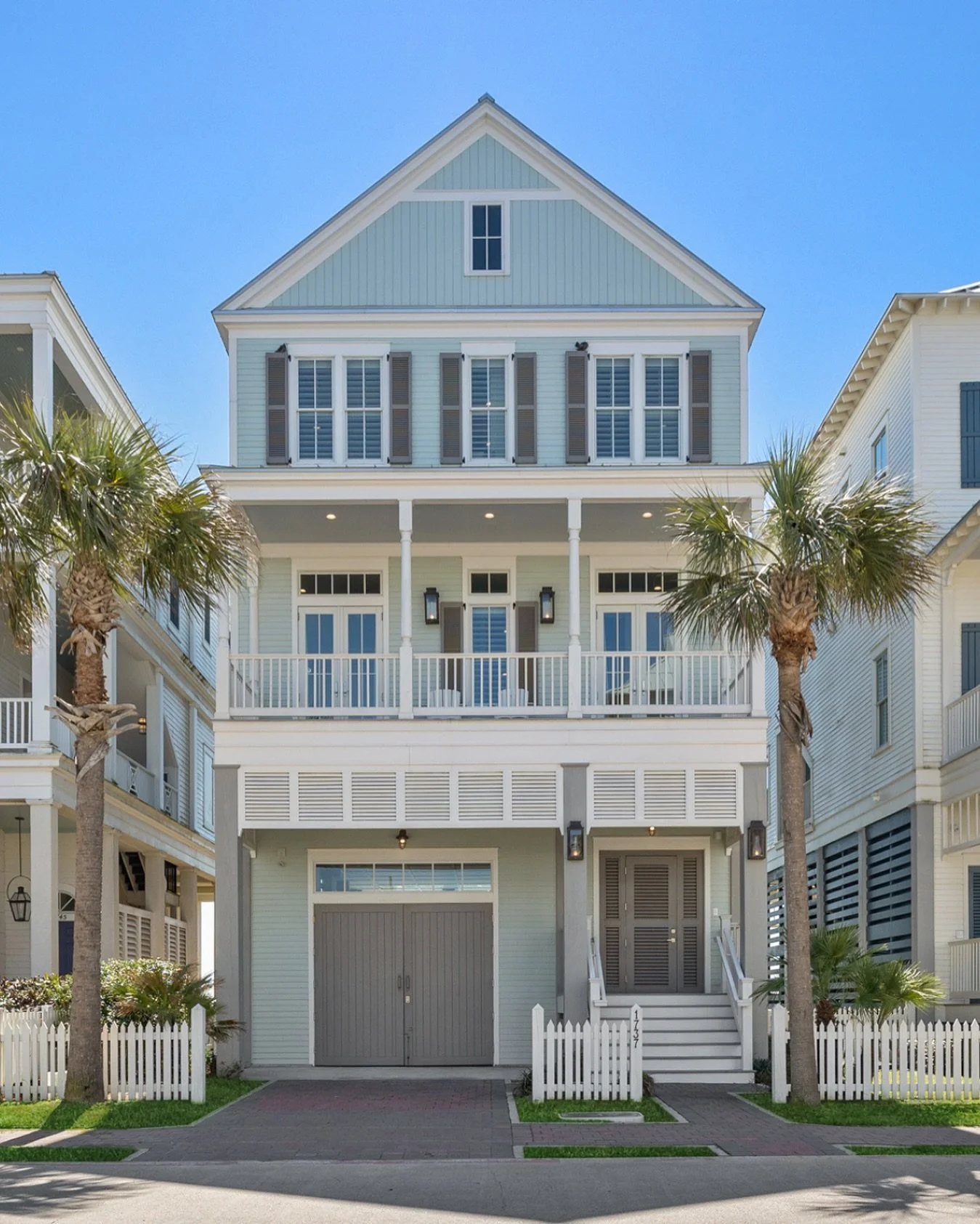 Classic beachfront home on Galveston Island. 
...
Built By: @americanvillasllc