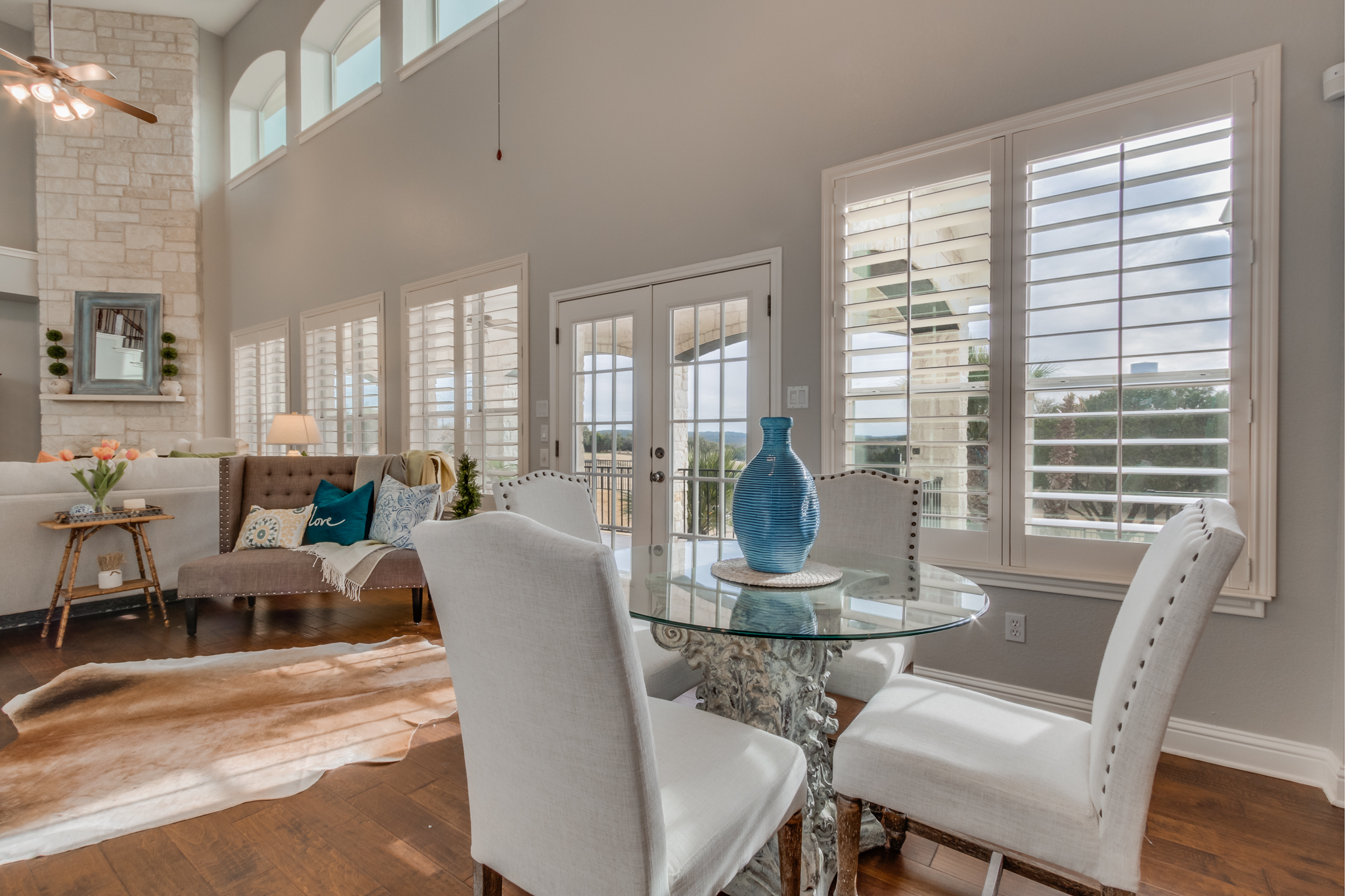 Dining area 1.jpg