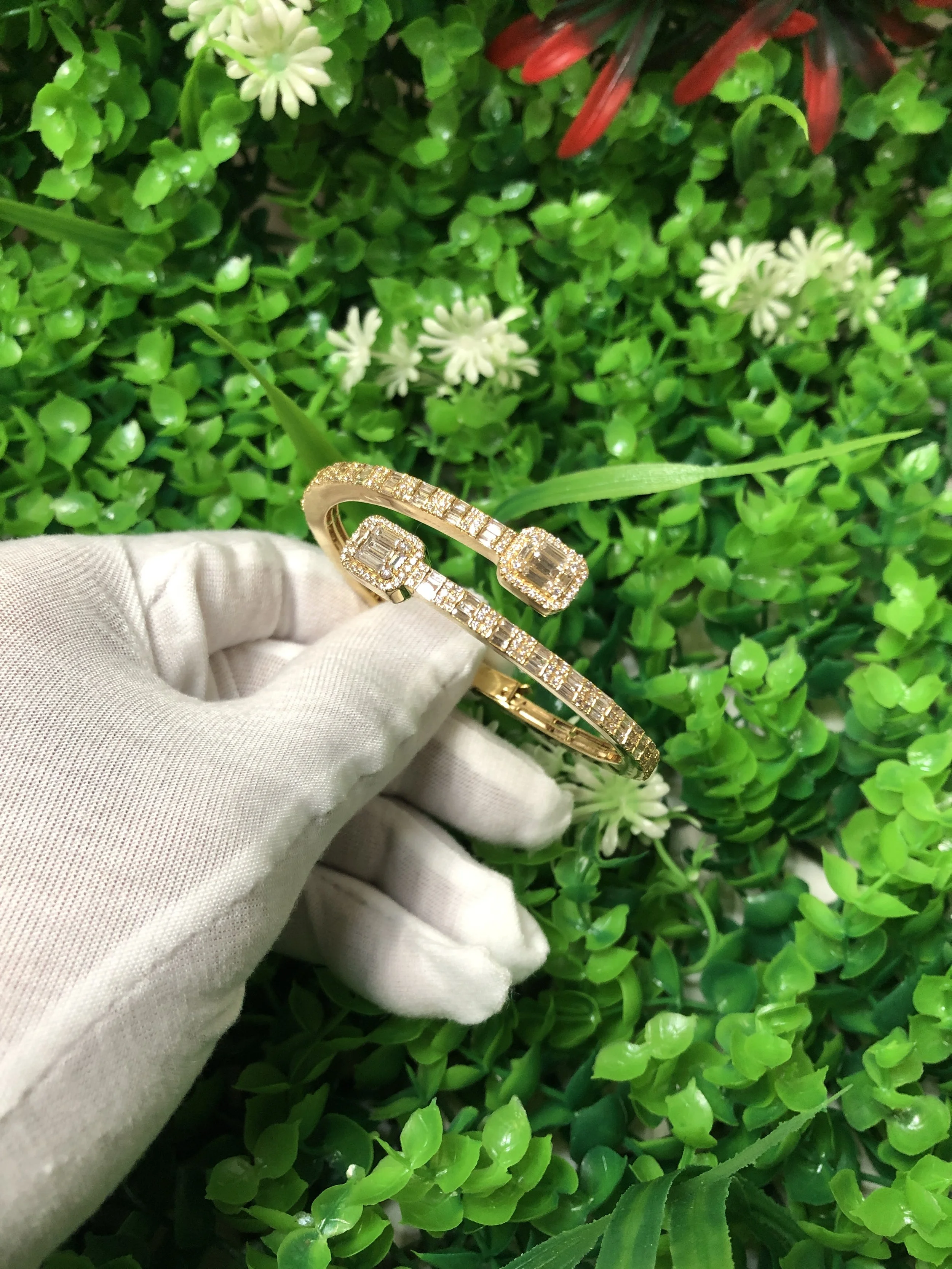 10kt gold 4.53ctw VS baguette/round cut diamond bangle $5399