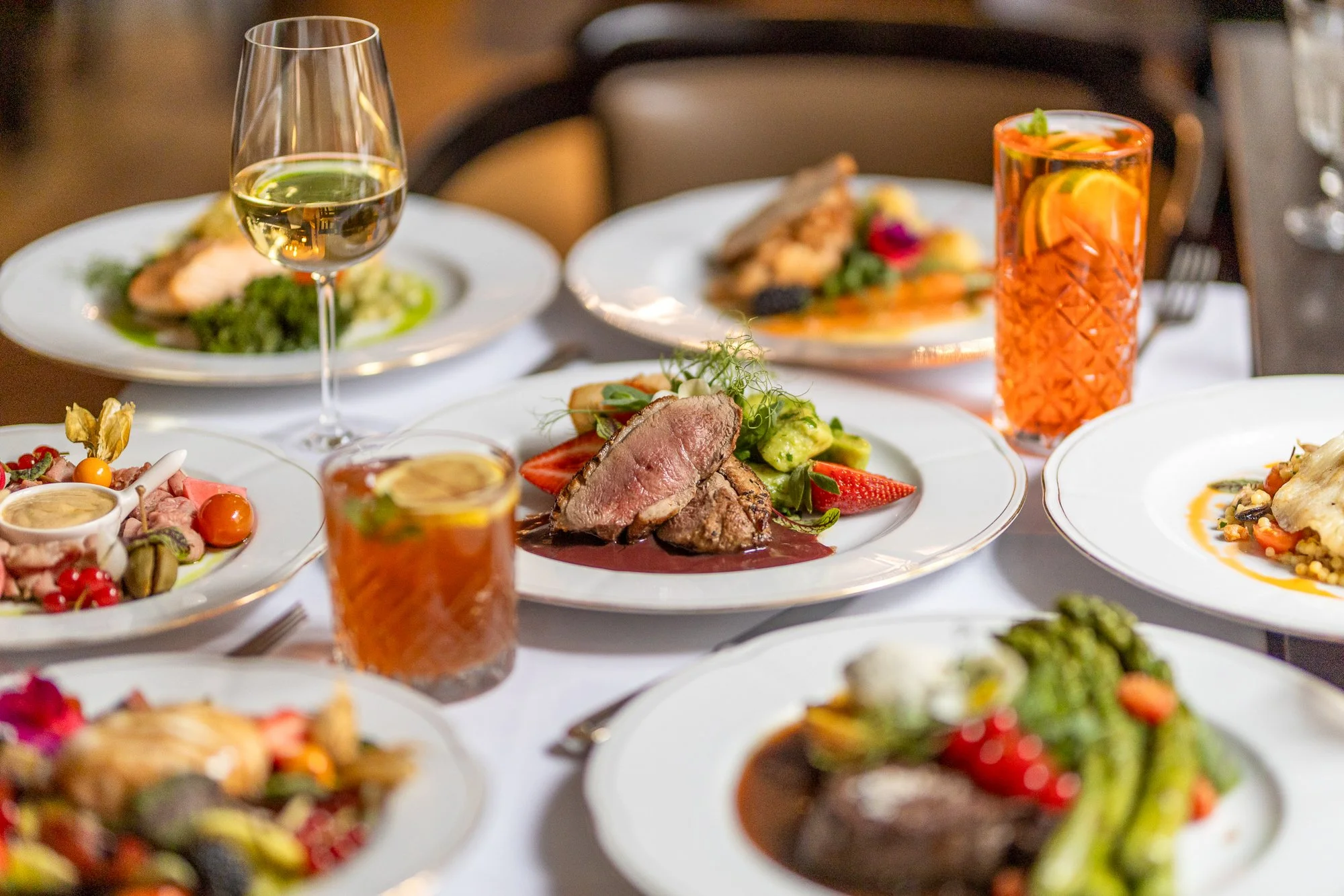 Enchanted summer terrace in Warsaw and a new summer menu – discover the flavors of the season at the Stolica restaurant!
