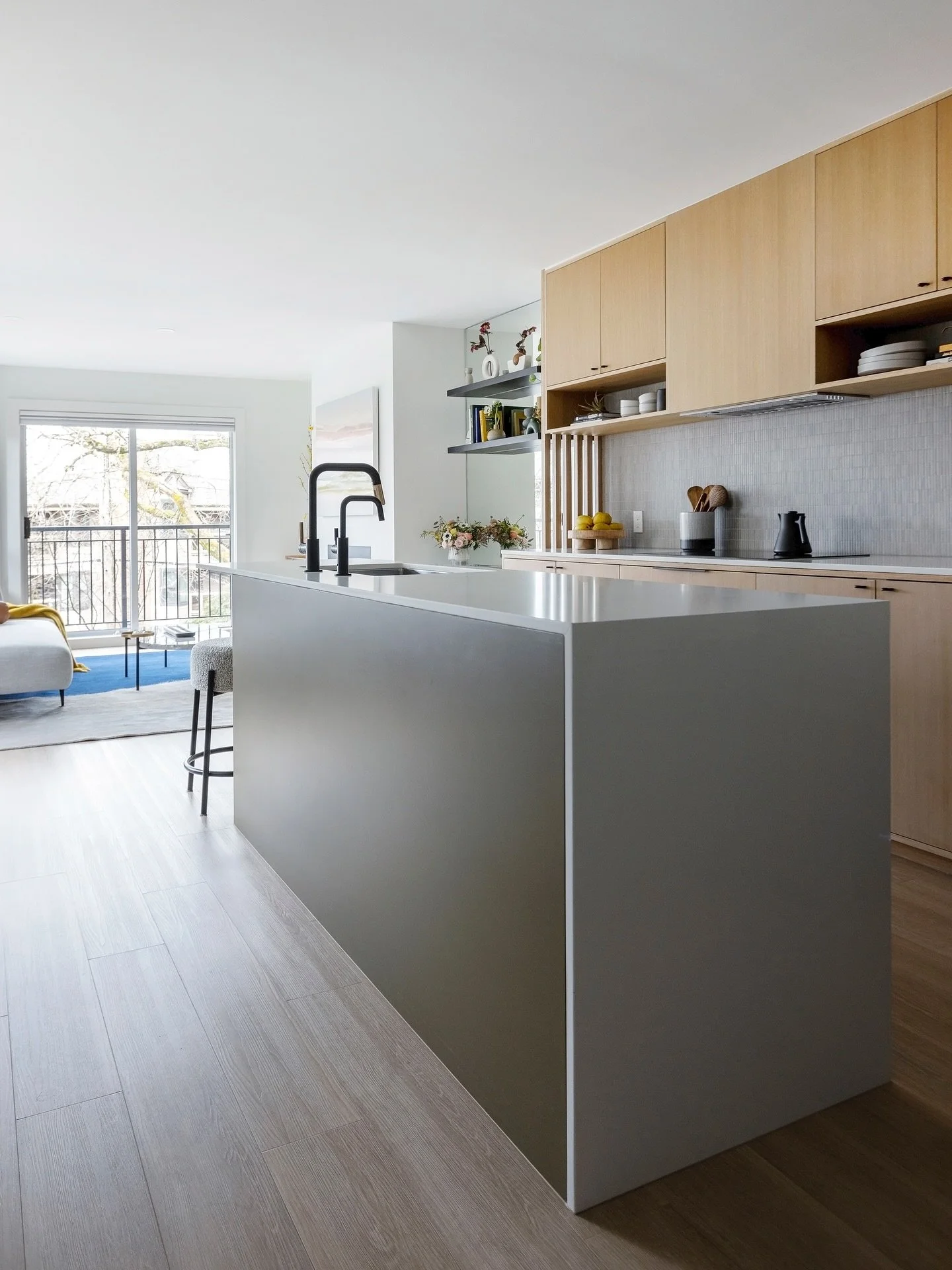 Swipe through to see how far this space came! 👉️
What was once a cramped and dated kitchen has been completely reimagined! The previous layout was so small, with barely any counter space, it had very few cabinets and was completely closed to the