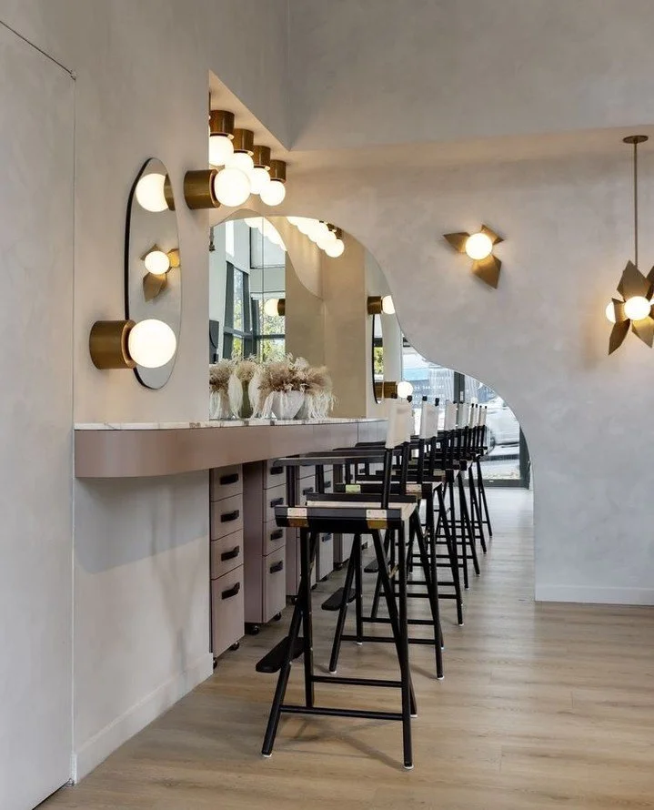Let's talk design challenges:
EVERY project has its challenges! Sometimes it's the footprint, the budget, the timeline, the city process or even the scope in general.
At our Jun project, this corner was for sure a big challenge. The clients int