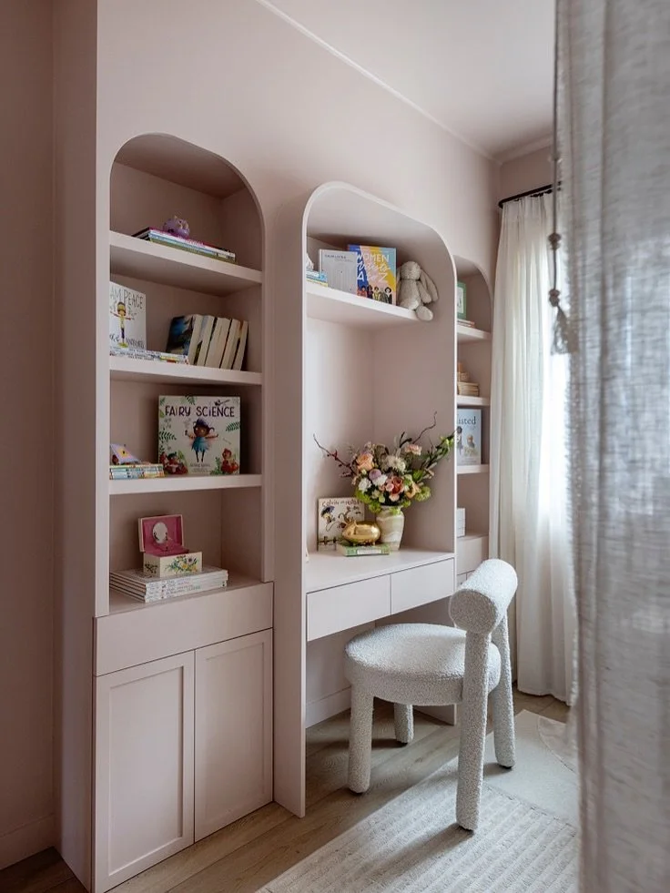 This cutie pie kids room will always have a place in my heart. Not only did it land us as Finalists for WL25 award last year, but it’s just the sweetest space for the loveliest little girl. 💕
The colour drenching makes the room feel invitin
