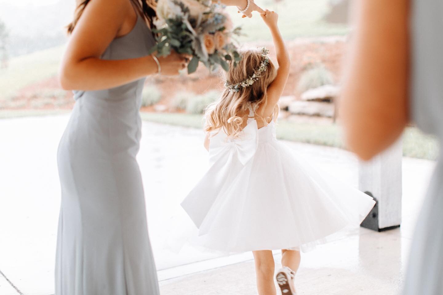 Twirling through the week like...

Photo: @swakphotography 
Lovely Bride: @kglodich 
Venue: @cranfordhollowtn 

It feels good to be back at wedding prep! I&rsquo;ve got an amazingly lovely wedding this weekend I can&rsquo;t wait to share!