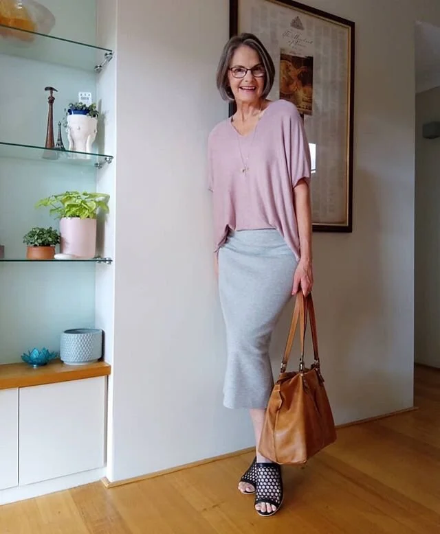 @chris_style_file Just Beautiful! Want to know what colours suit you best? Link in bio β¬οΈ #grombre
 #embracethegrey
 #fallinginlovewithmygreyhair
 #greyandyoung #BuyLessLiveMore
 #stopfastfashion
 #responsiblefashion
 #positivefashion
 #ethicalstyle