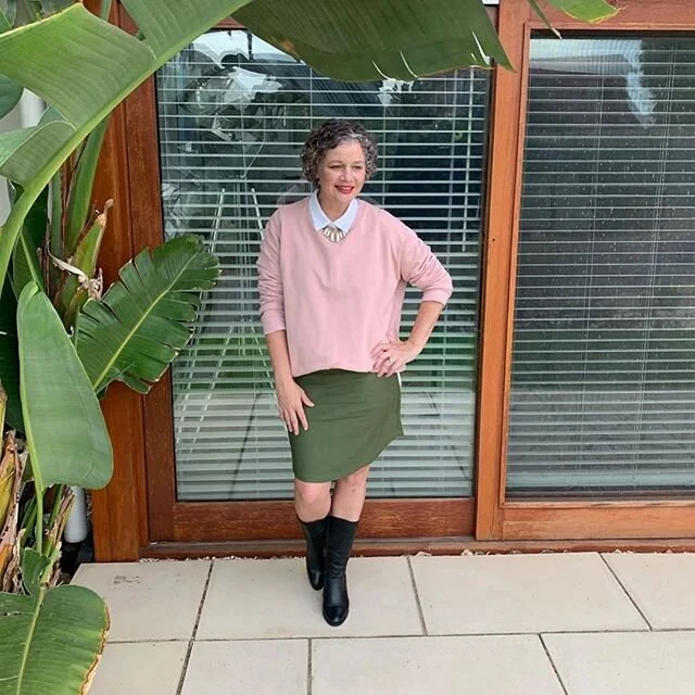 Cute and cosy! @itsnattucker 
Want to know what colours make your skin sing? Link in bio β¬οΈ #BuyLessLiveMore #BeYouBeTrue 
#MakeItLookEasy #BrilliantColourCombinations #ReadyInFive #ColourIsTheNewBlack #OutTheDoor #DressUpShowUp #ScienceOfStyle 
#Bos