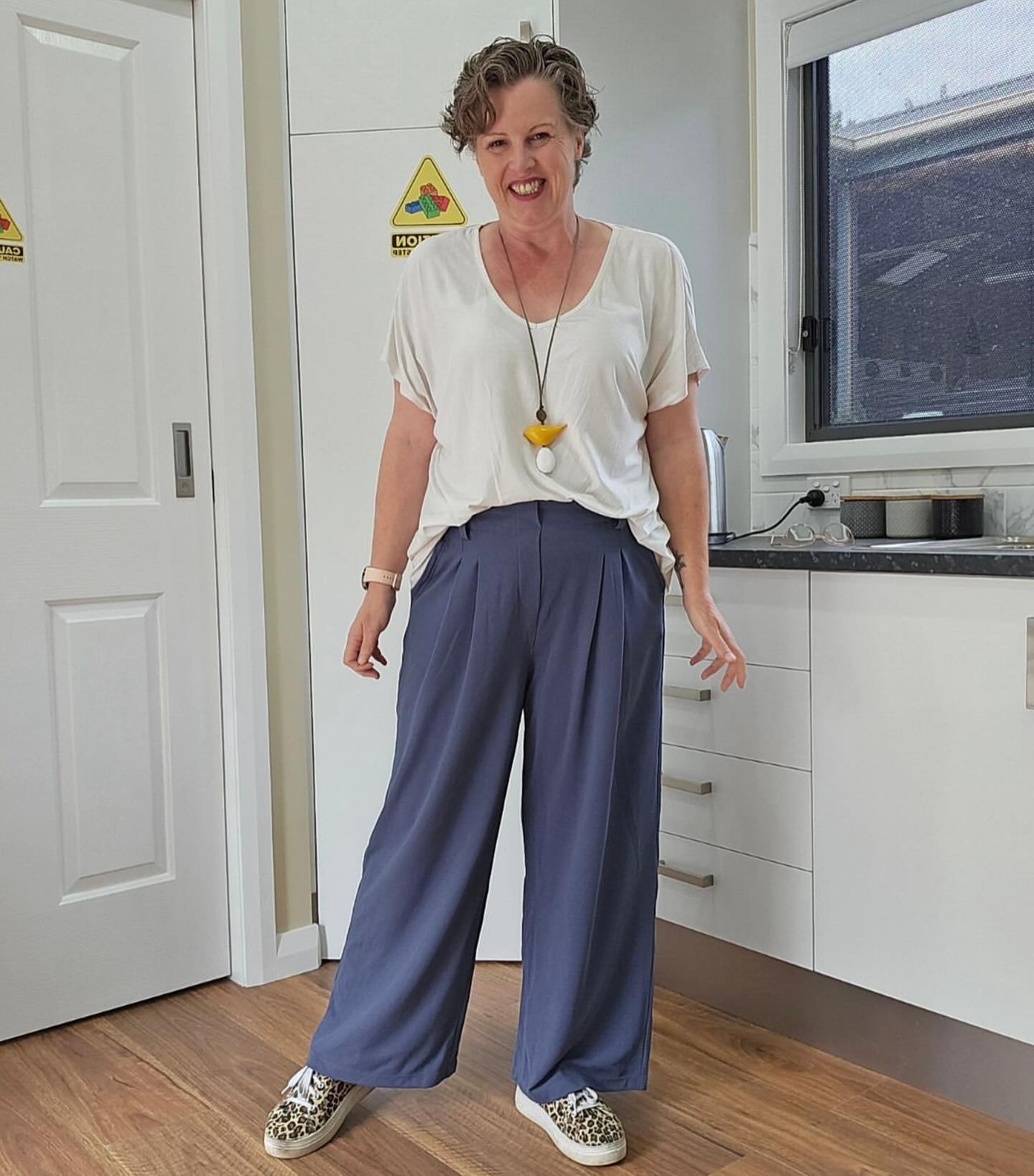 @debs_good relaxing us into the wide leg relaxed pants with street sneakers style.

#thebosseffect #styleatanyage #bossbabetribe #bossinyourwardrobe #bossofyourwardrobe #nattucker #makeitlookeasy #realstreetstyle #rewear #shopyourwardrobe #itsnattuck