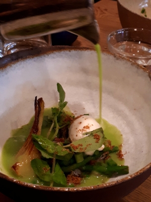 Green asparagus cream soup