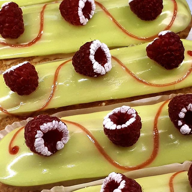 Some delicious raspberry éclairs from Maison Mulot, one of the stops on our Sunday food tour.
@maisonmulot
#flavorsofparis #foodtour #foodtours #pastrypassion #sweetlife #sweeteats #pastrypic #pastrygram #frenchpastries #frenchpastry #eclair #parisfoodie #sweetsensations #igpastry #instapastry #pastryblogger #parisfoodguide #foodanddrink #foodiesofinstagram #bestfood #lovefood #foodaddict #pastryaddict #goodeats #tasteintravel