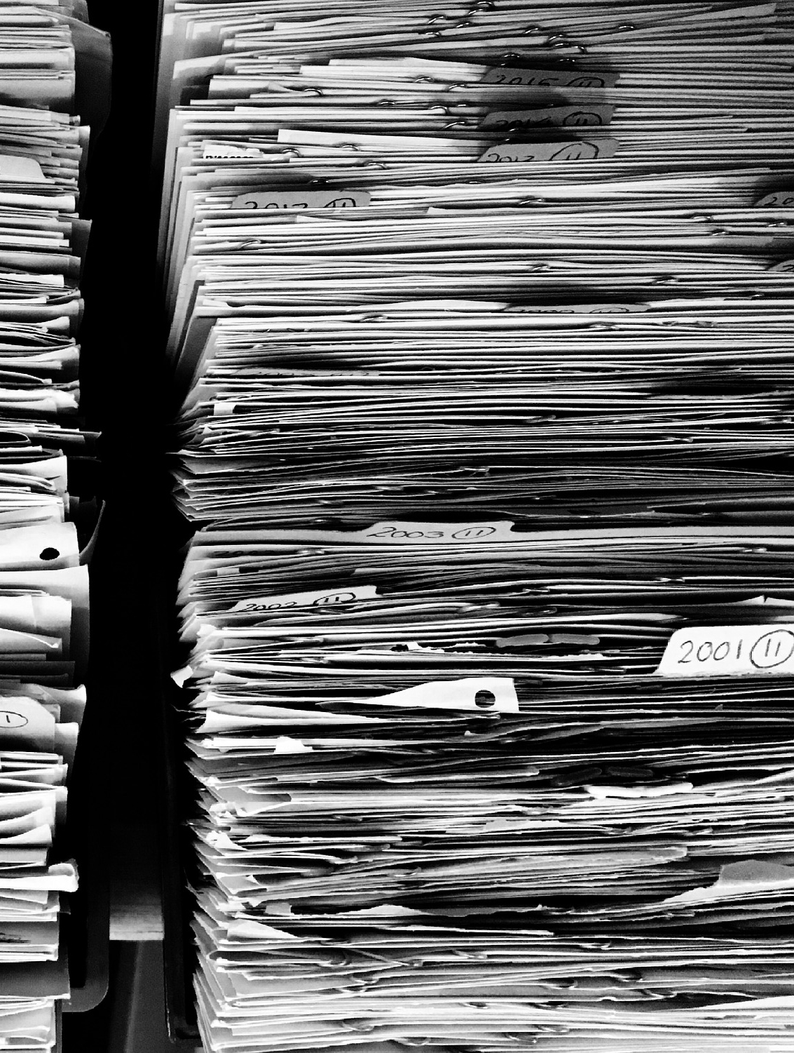 LA GESTION DE MES DOCUMENTS AU TRAVAIL - 3 systèmes simples et pratiques à mettre en place pour un bureau à l’ordre et sans piles.
