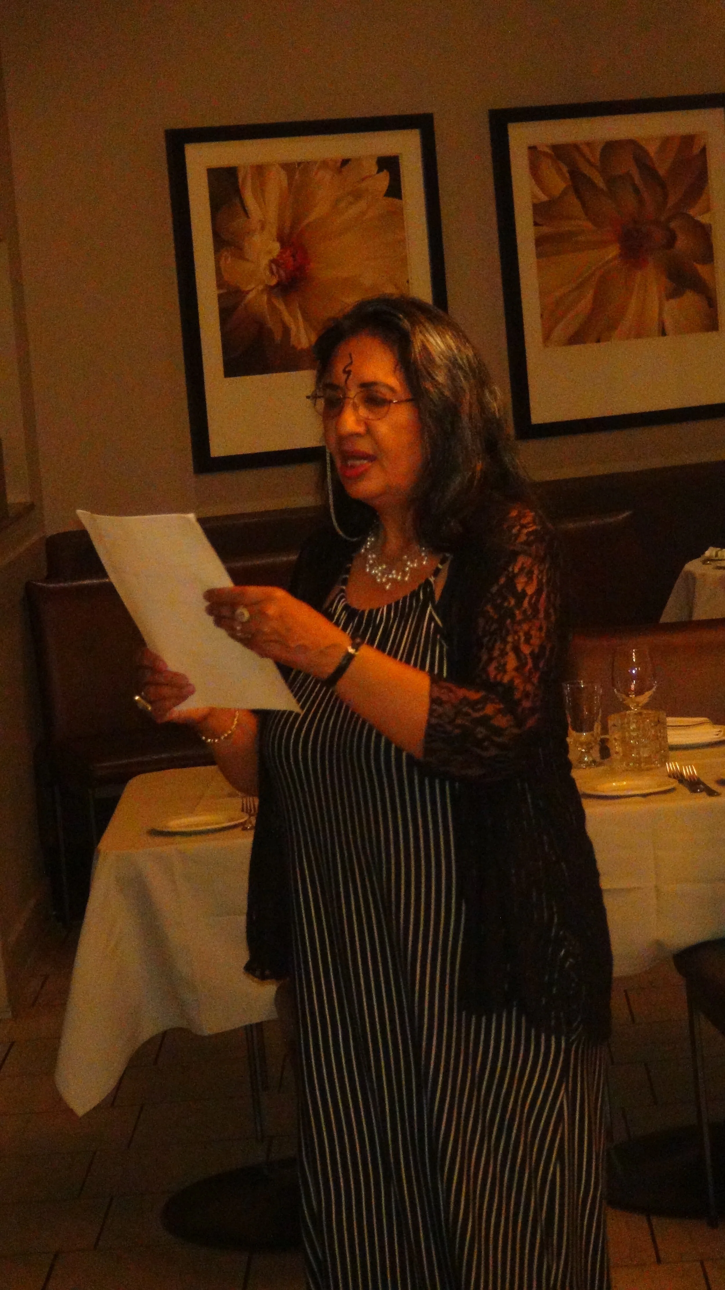 Meena reading excellent_DSC00249.JPG