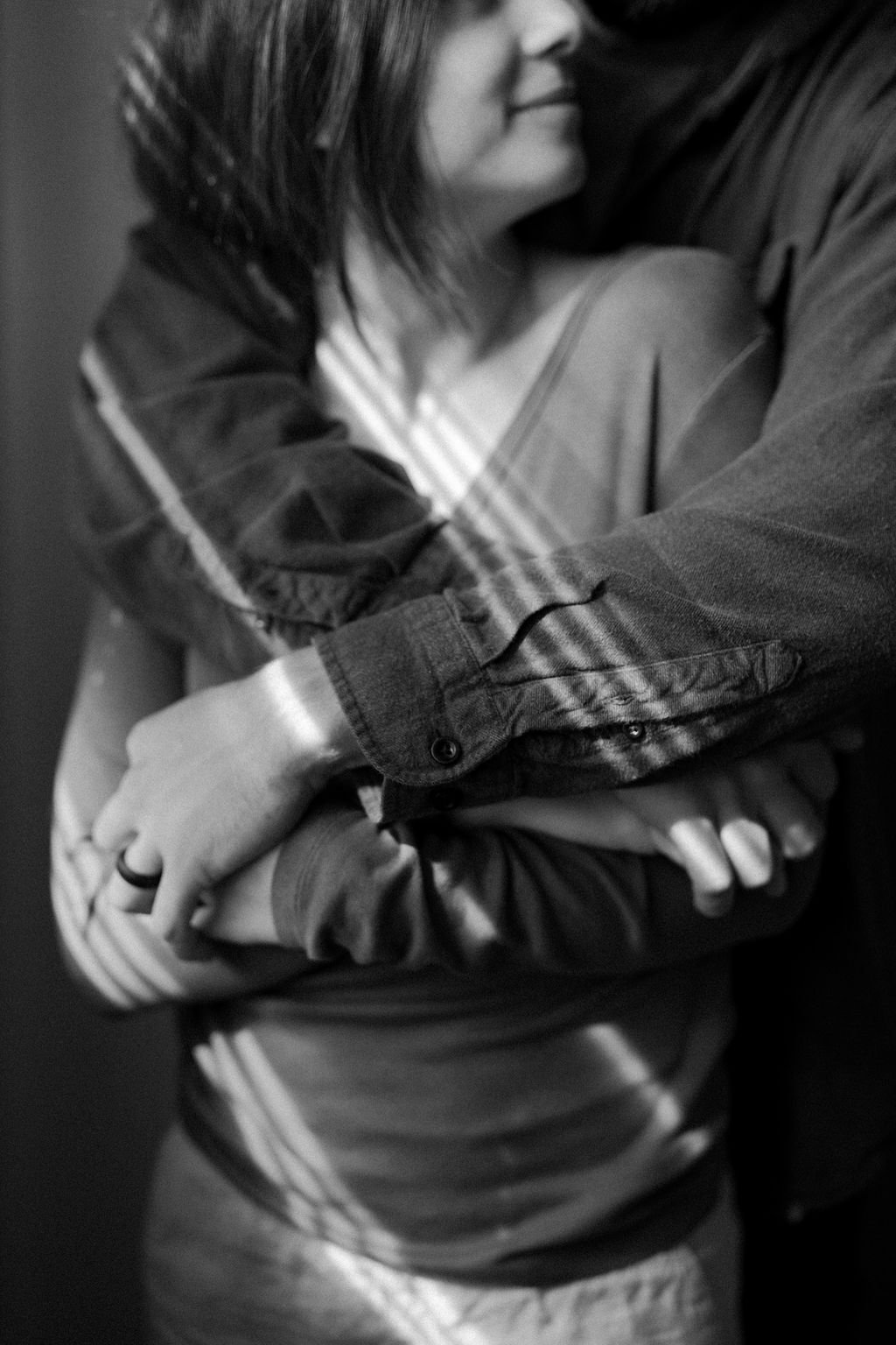 Cozy-In-Home-Engagement-Session-106.JPG