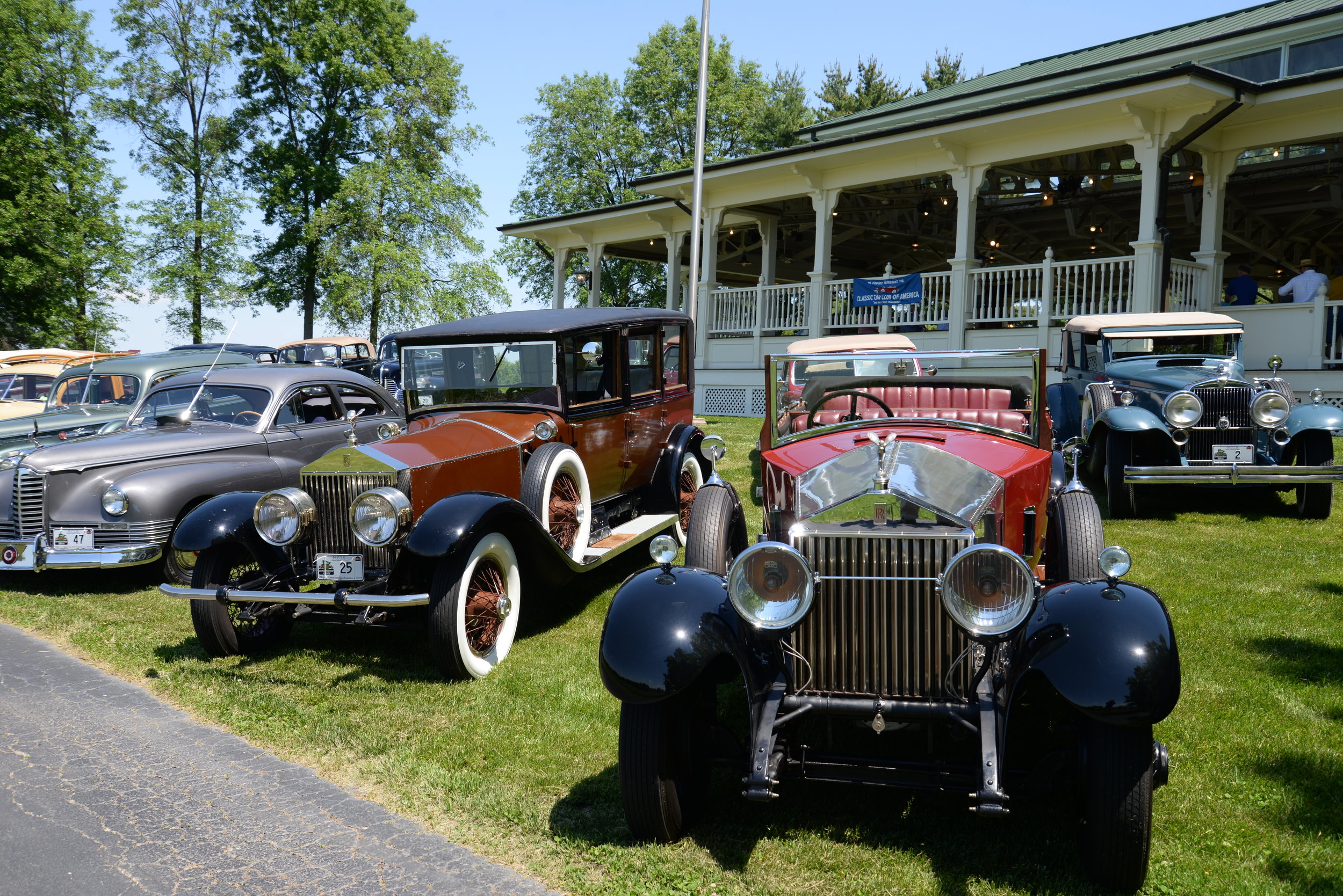    Stately 1925 Rolls-Royce and sporty 1927 Rolls-Royce   