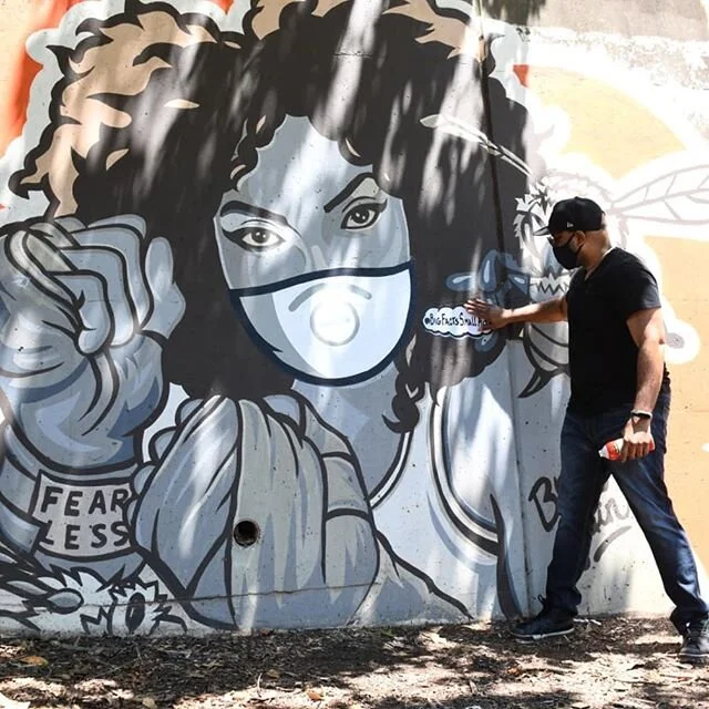 Out here with @dubelyoo updating his mural ... 📸: @katgoduco (#nikonshooter) ...
.
.
.
#gogoduco #katgoducophoto #bigfactssmallacts #dubelyoo #cabbagetown