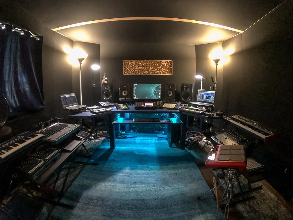 ElectronisoundsStudio-November2018-SMALLER.jpg