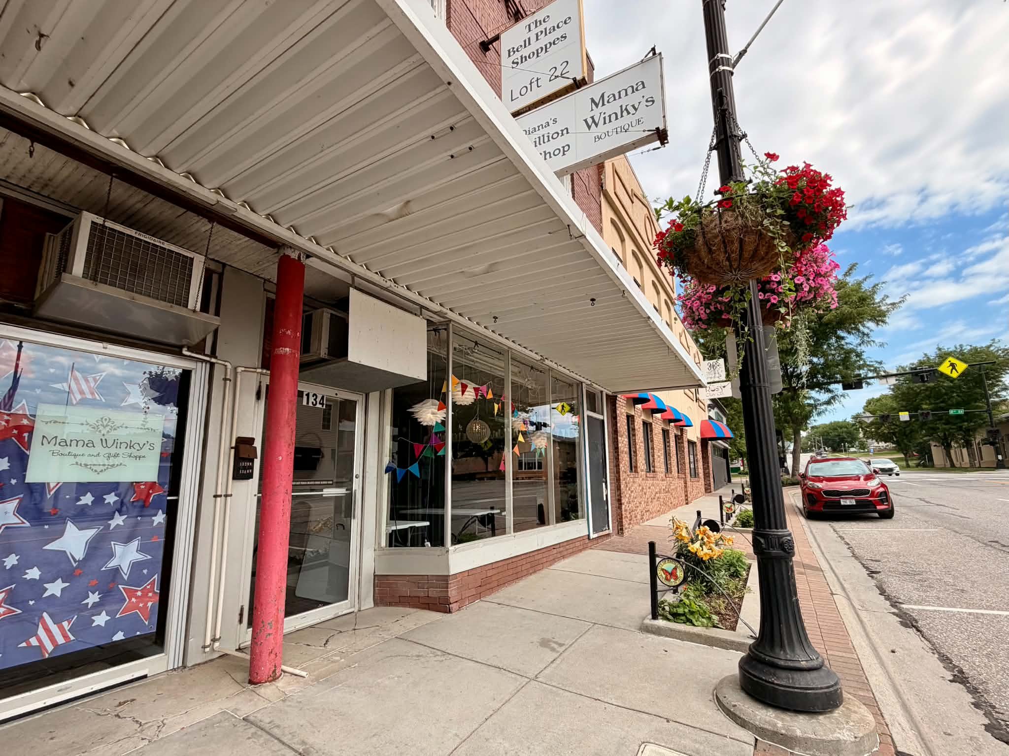 emerald mae photography papillion studio storefront.jpg