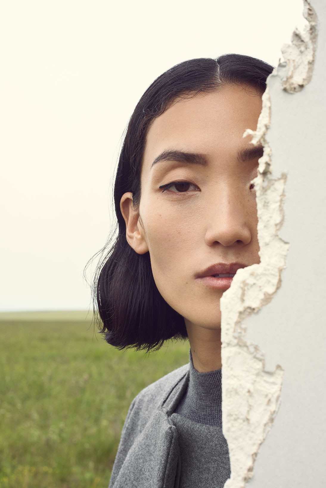 https_hypebeast.com_wp-content_blogs.dir_6_files_2019_07_cos-fw19-campaign-15.jpg