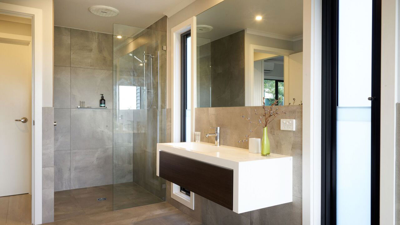 Halcyon Cottage Retreat bathroom two