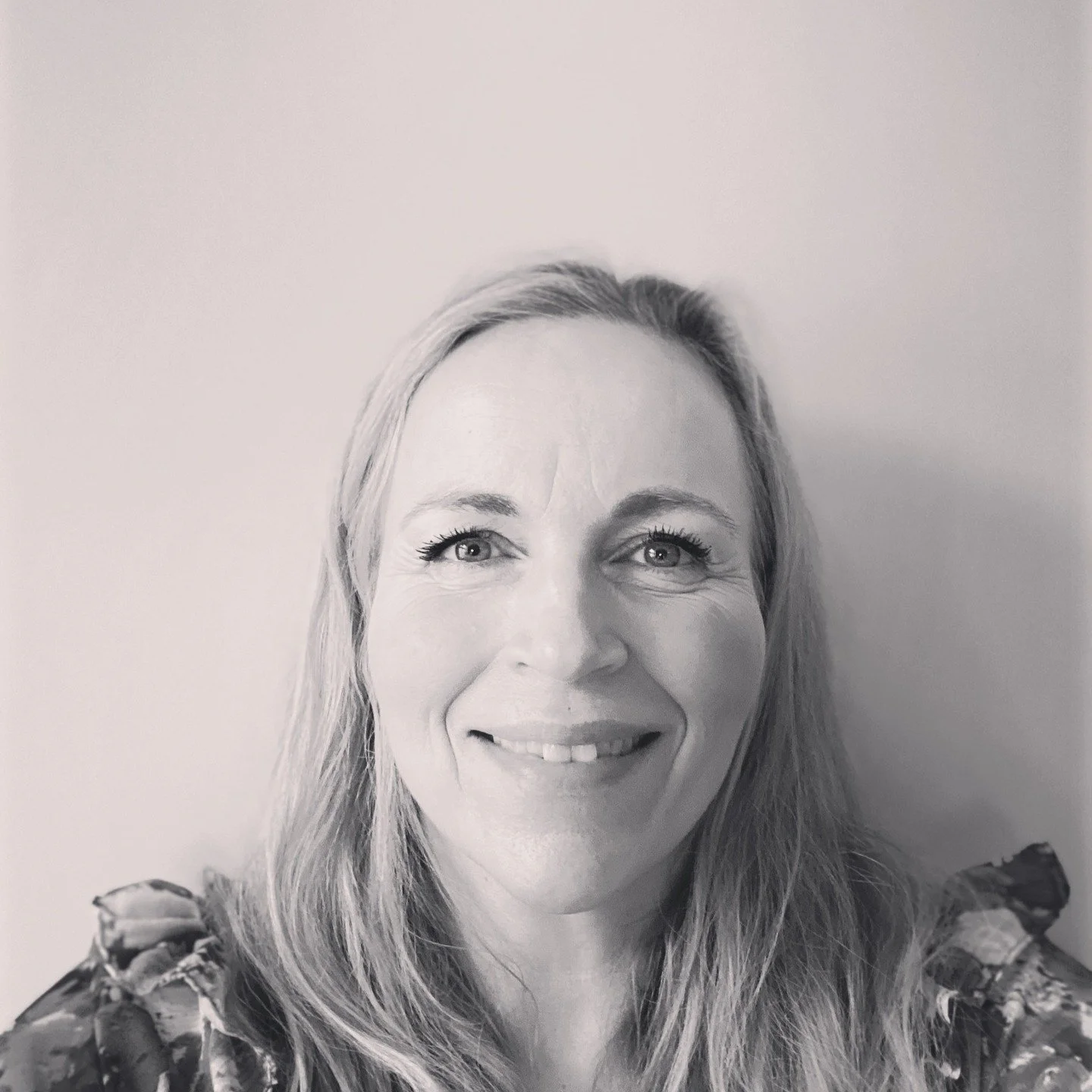 Sendt til tryk ✨

Jeg har det sidste stykke tid arbejdet p&aring; noget, jeg selv har savnet:

En enkel m&aring;de at skabe fremdrift &ndash; uden at overkomplicere det.

En lille bog (eller m&aring;ske mere et v&aelig;rkt&oslash;j), der g&oslash;r d