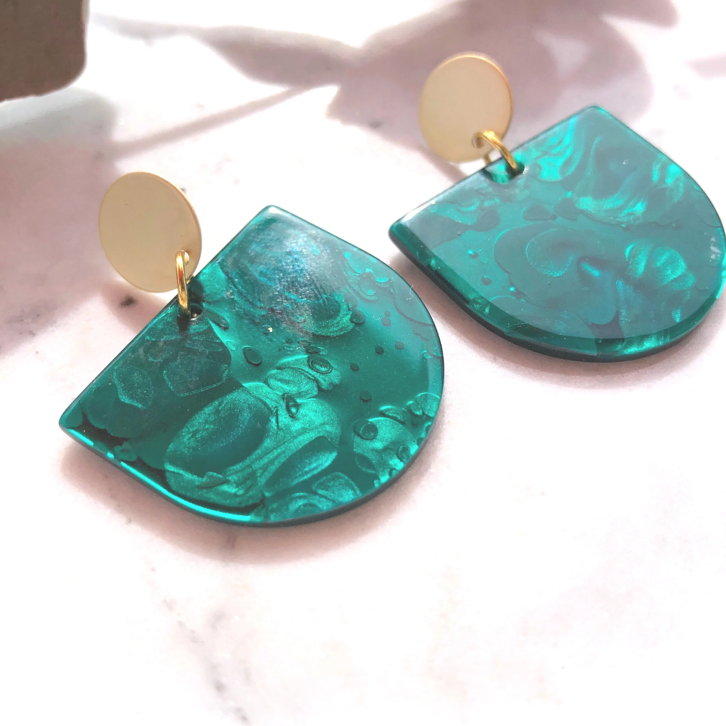 B2EB7950-A68A-4DFB-B12D-F17BDA18DC4B