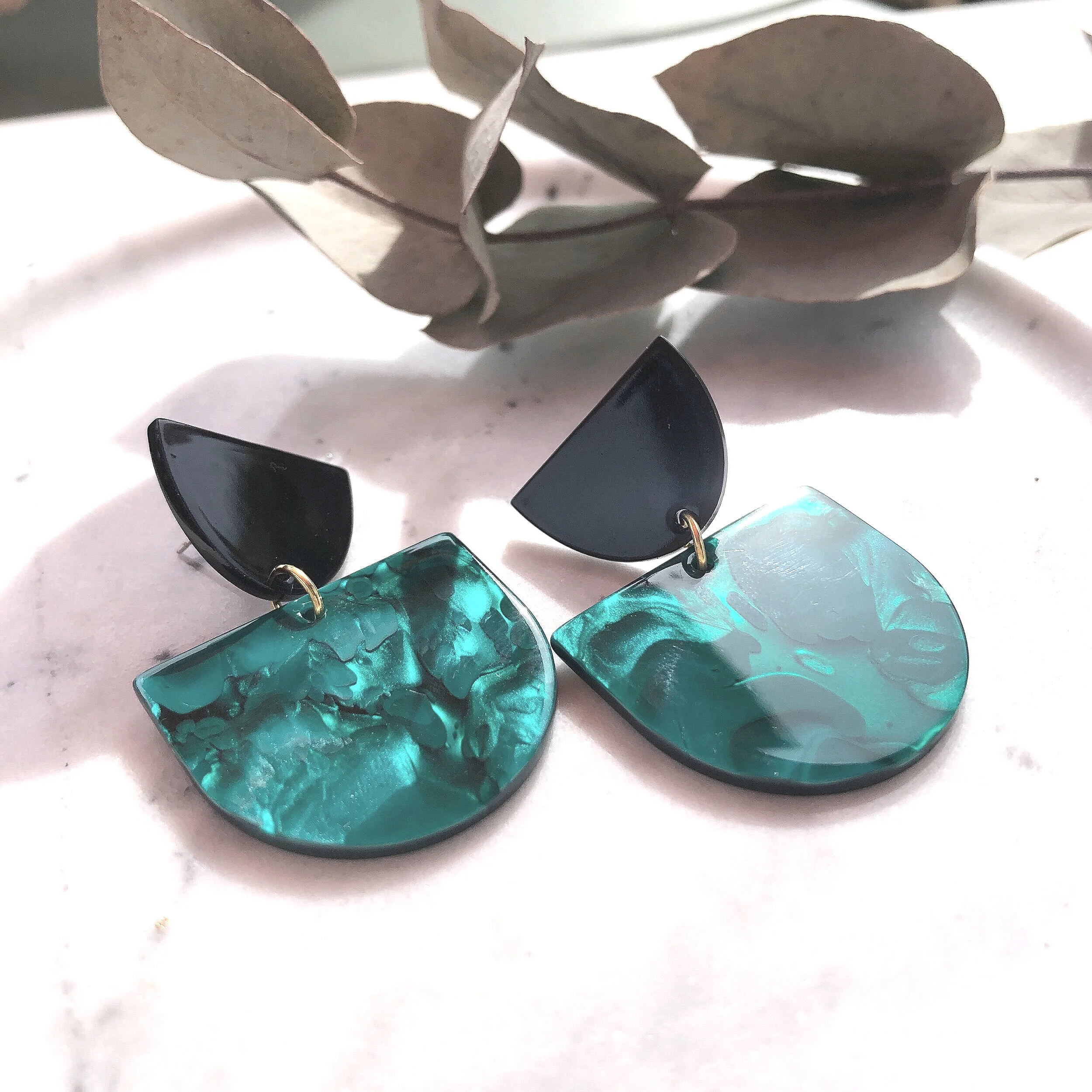 9287AE82-0BC5-4B09-872E-42481365741F