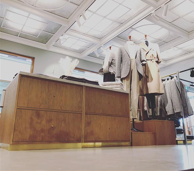 Innan sommaren &ouml;ppnade Morris Flagshipstore p&aring; S&ouml;dra Larmgatan. 
#interiordesign #butik #morrisstockholm
