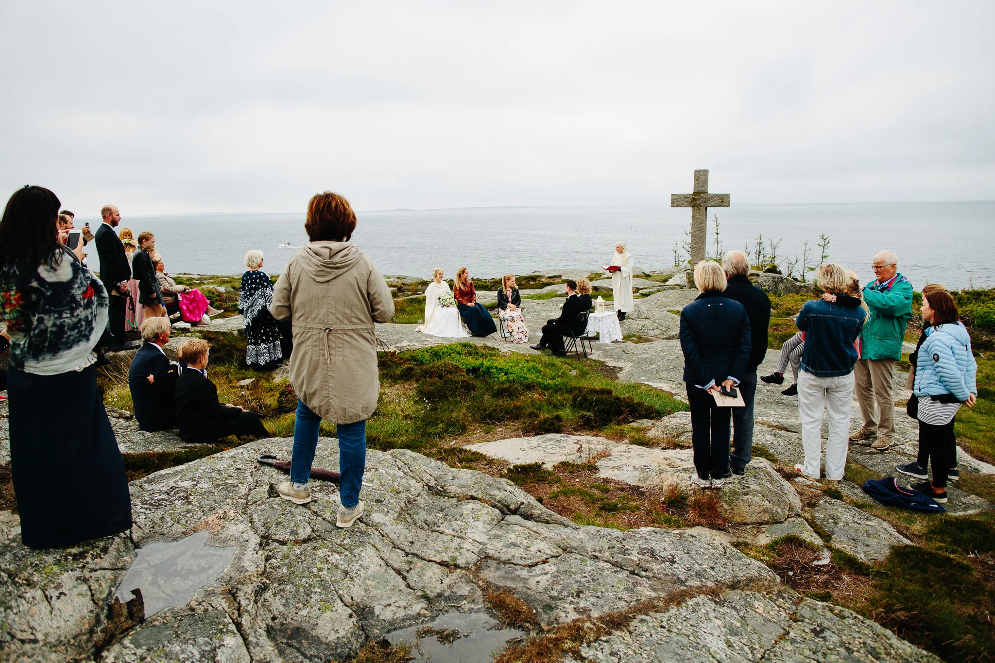 Hva med en vielse ute på svaberget? Finn en prest som kan vie dere ute. Foto: Jan Ivar Vik