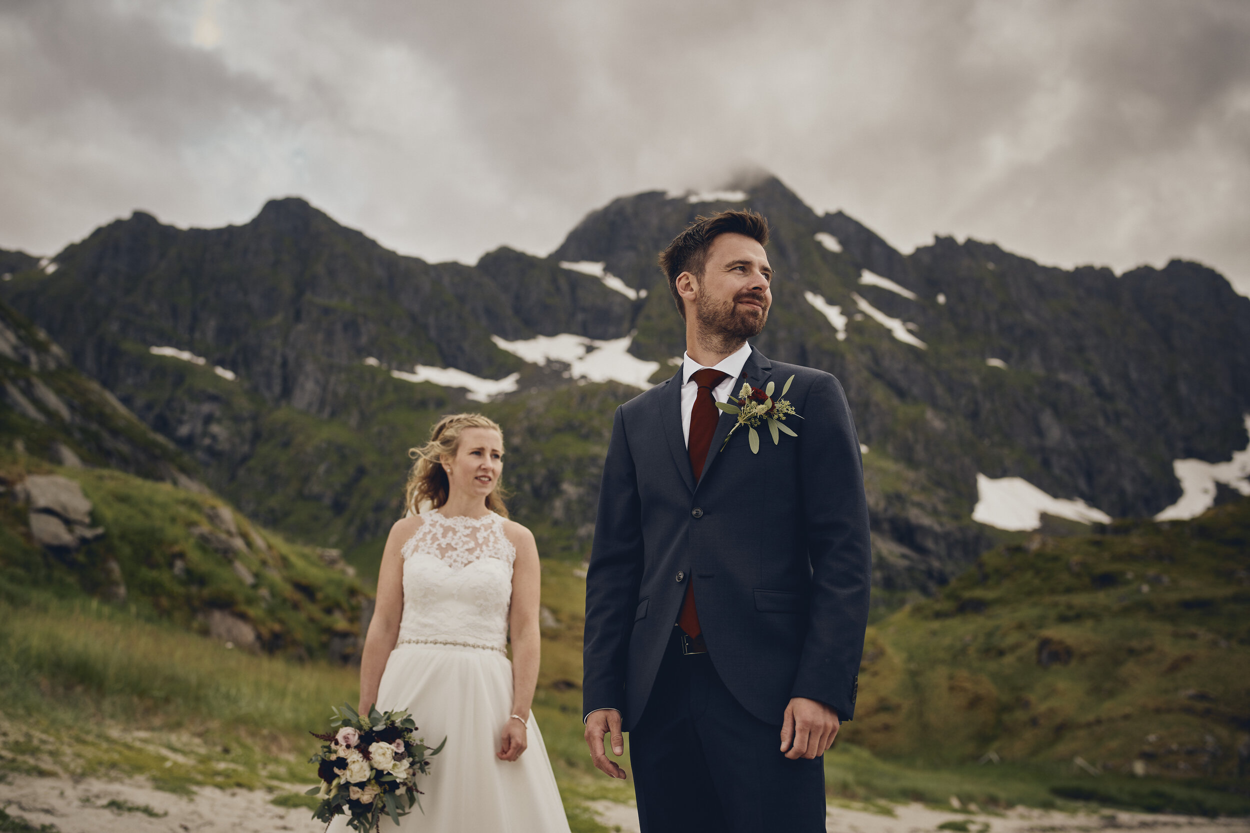   Bryllup på Bjørnsand i Lofoten:  Turen til Lofoten ble et av årets vakreste begivenheter og absolutt mest spesielle opplevelser for oss. Planen til Silje og Bernt var et stort bryllup over en helg med gjester fra alle kanter av landet. Etter at kor