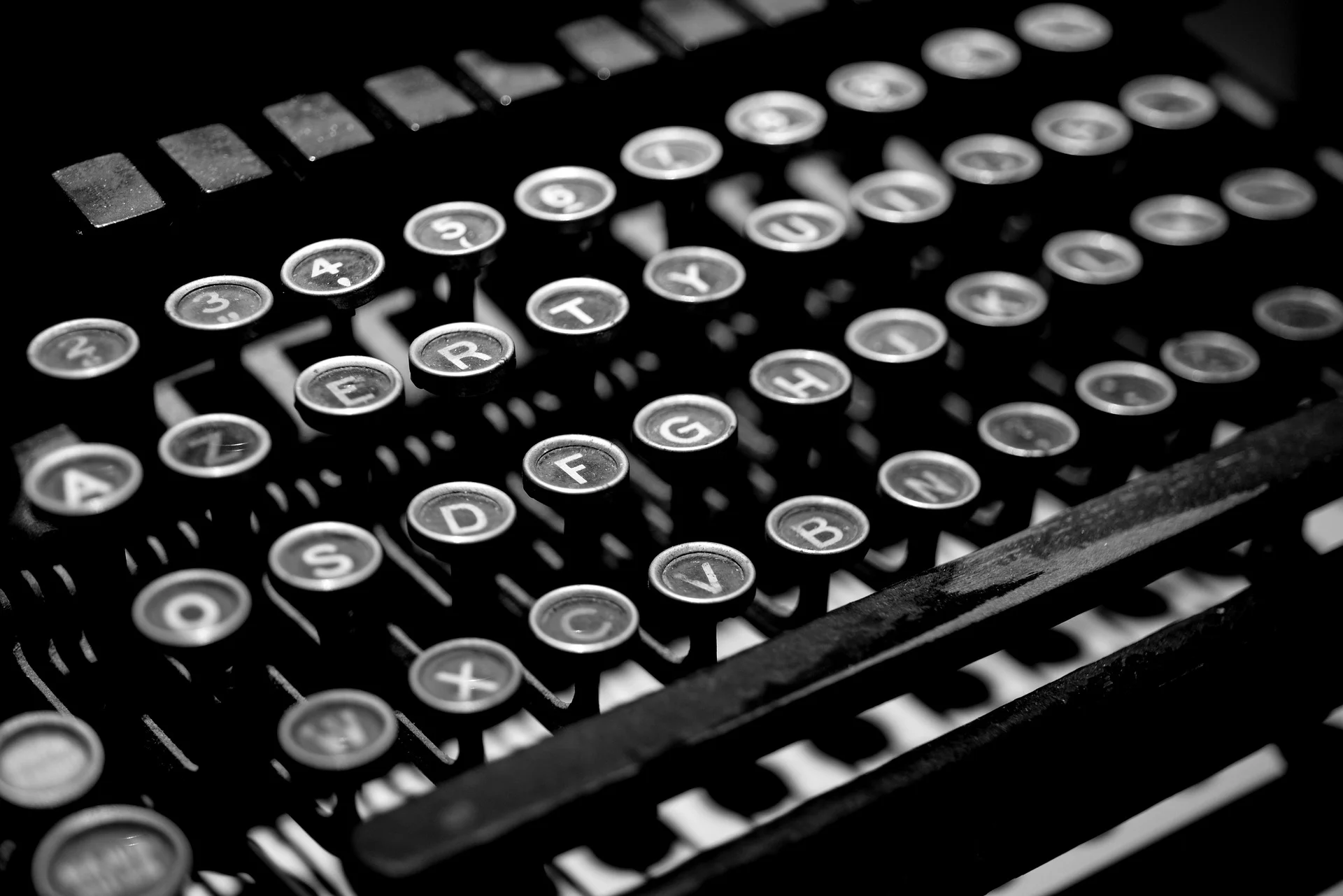 typewriter-2653187_1920.jpg