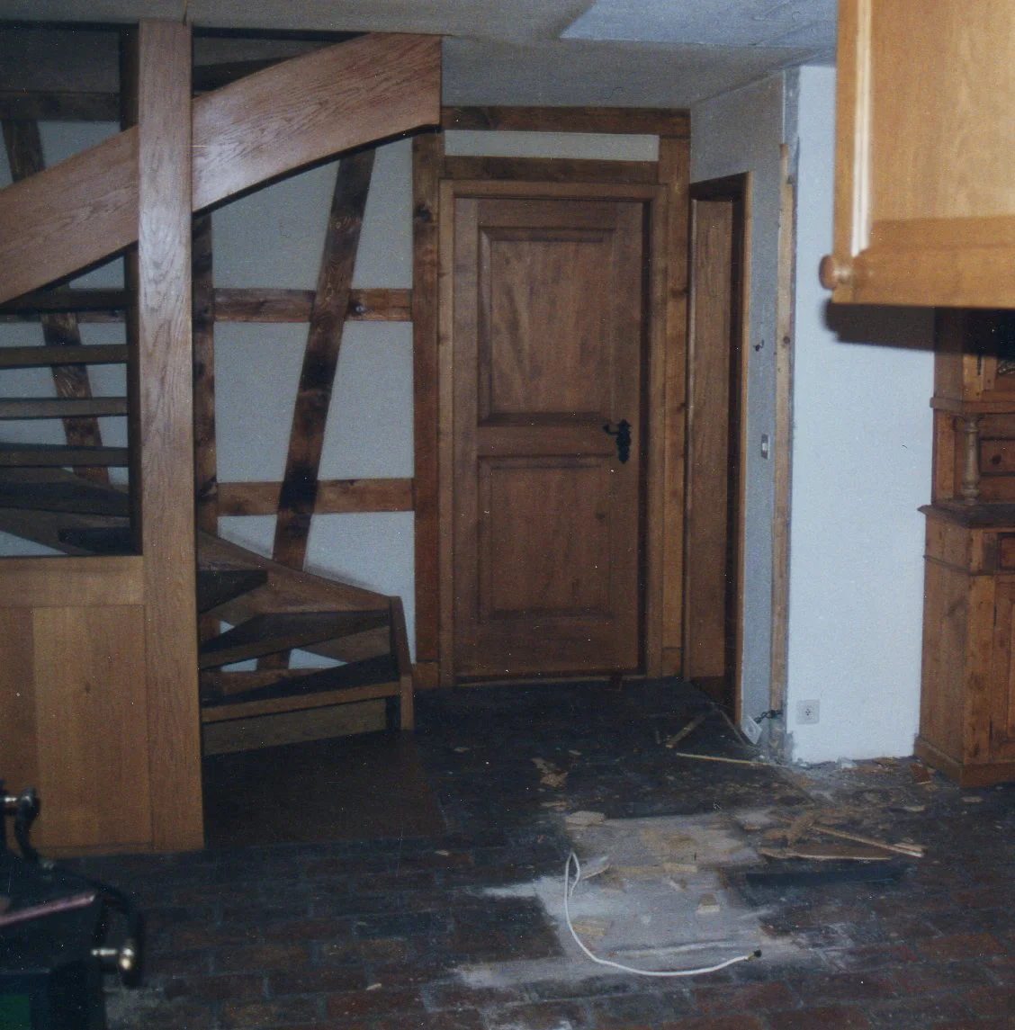 Blick ins Esszimmer Altburg_VORHER.jpg