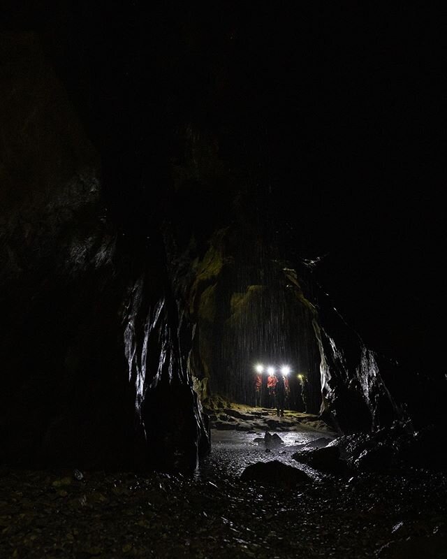 Last weekend I went on a not so daily trip... underground. The whole &bdquo;day&ldquo; walking and crawling up and down in mud or water while it&lsquo;s cold and windy and dark... it was fun 😎👍🏻
&bull;
#h&ouml;lloch #muotathal #caving #beautifulde