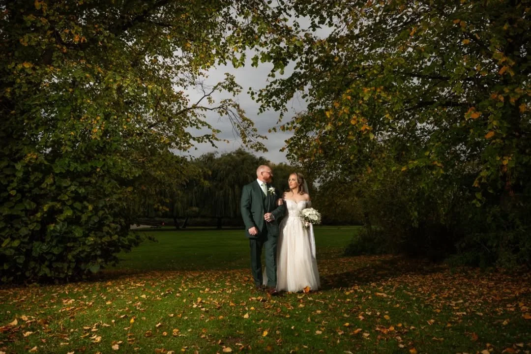 A stunning autumn wedding day yesterday with the beautiful newlyweds, Kieran and Natalia! 
We enjoyed the scenery in the famous Newark Castle and Gardens! Well, it's completely barricaded off for renovation works, so we used the park on the other si
